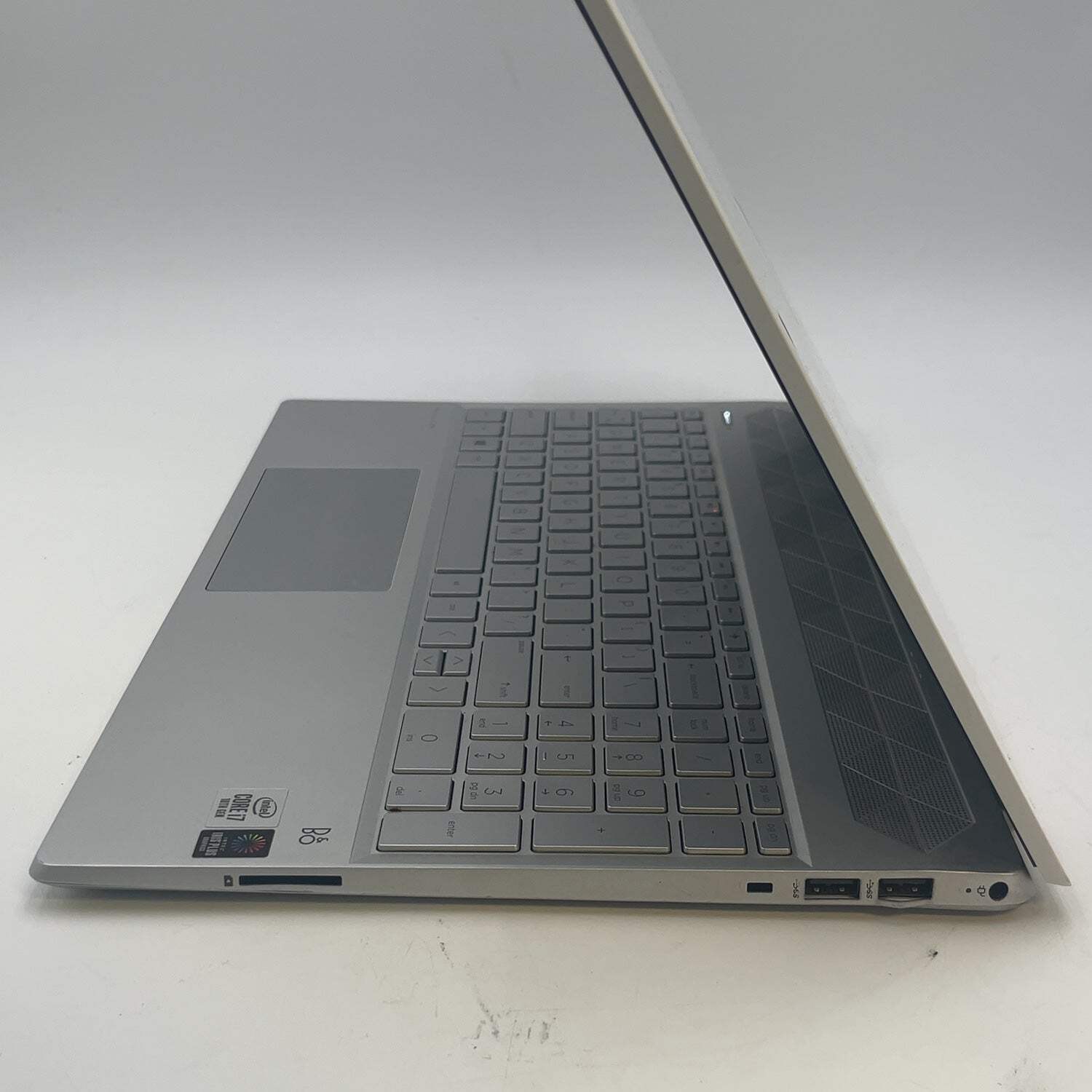 HP Pavilion 15-CS3076NR 14″ i7-1065G7 1.4GHz 8GB RAM 512GB SSD