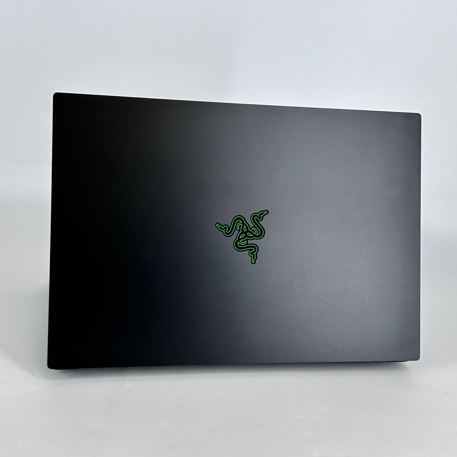 Razer Blade 16 120Hz UHD+ 2024 2.2GHz i9-14900HX 64GB 2TB/2TB RTX 4090 Very Good