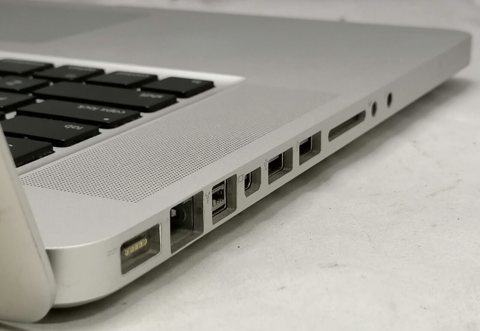 FOR PARTS 2009 15″ Apple MacBook Pro A1286 (T9600/2.8 GHz/2GB RAM)