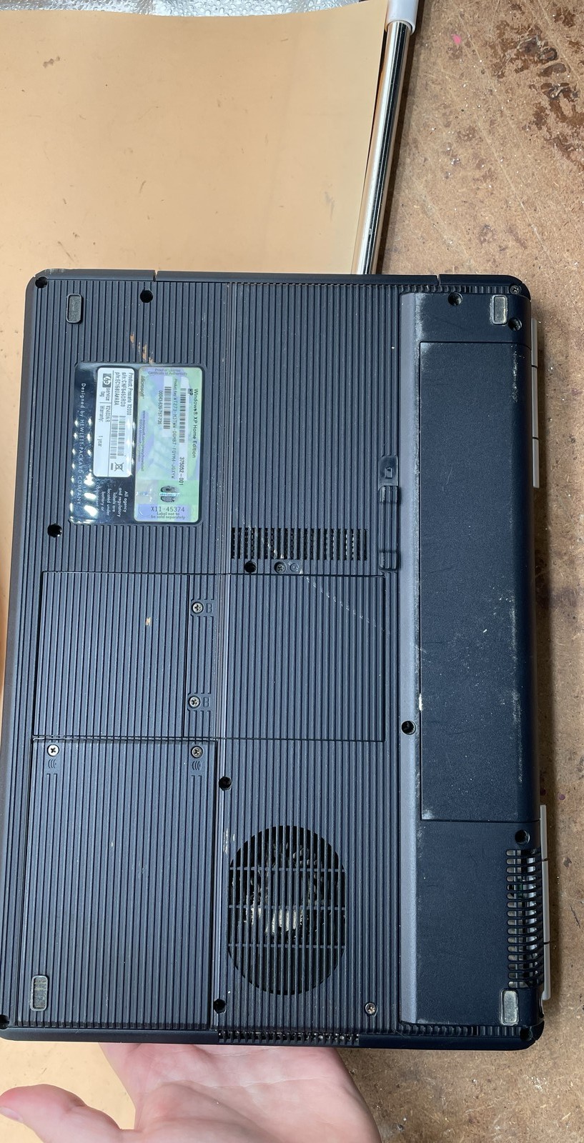 Compaq Presario V2000 14.1-inch & HP EliteBook 8760w 17.3-inch for Parts/Repair