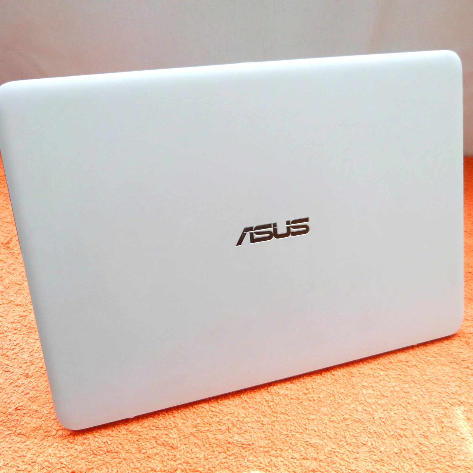 Asus UX305 ZenBook PRO Bang Olufsen Sound CORE M7 L 13″ QHD I Windows 11 SSD