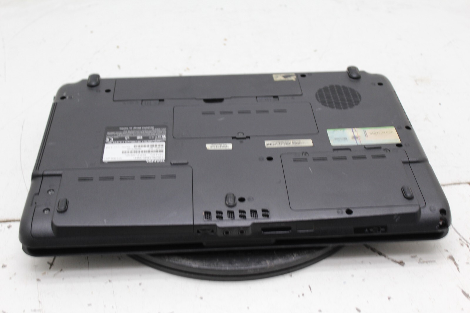Toshiba Satellite A355D-S6921 Laptop AMD Turion x2 3GB Ram No HDD or Battery