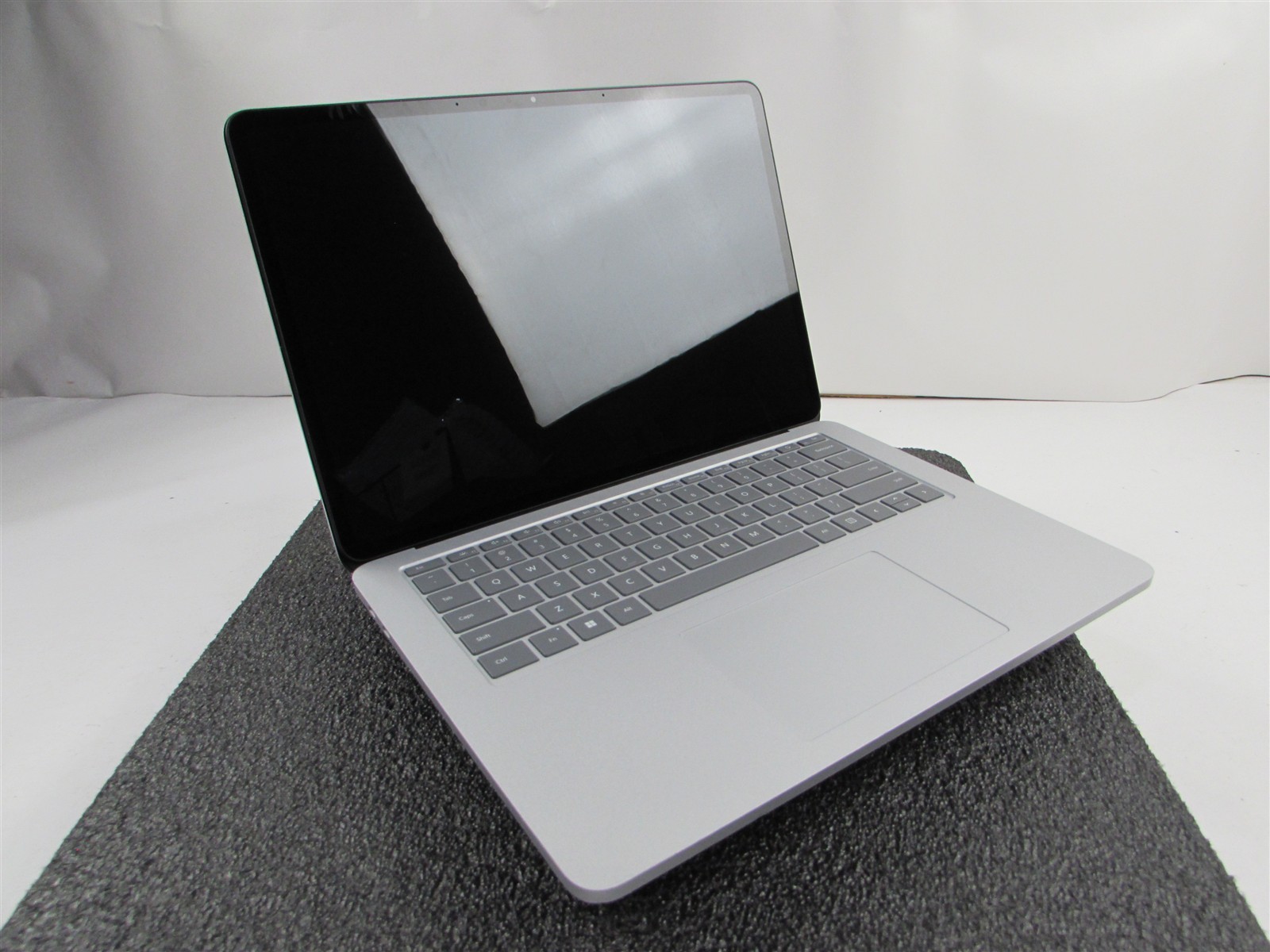 Microsoft Surface Laptop Studio 1964 i7-11370H 1TB SSD 32GB RTX A2000 *No A/C*