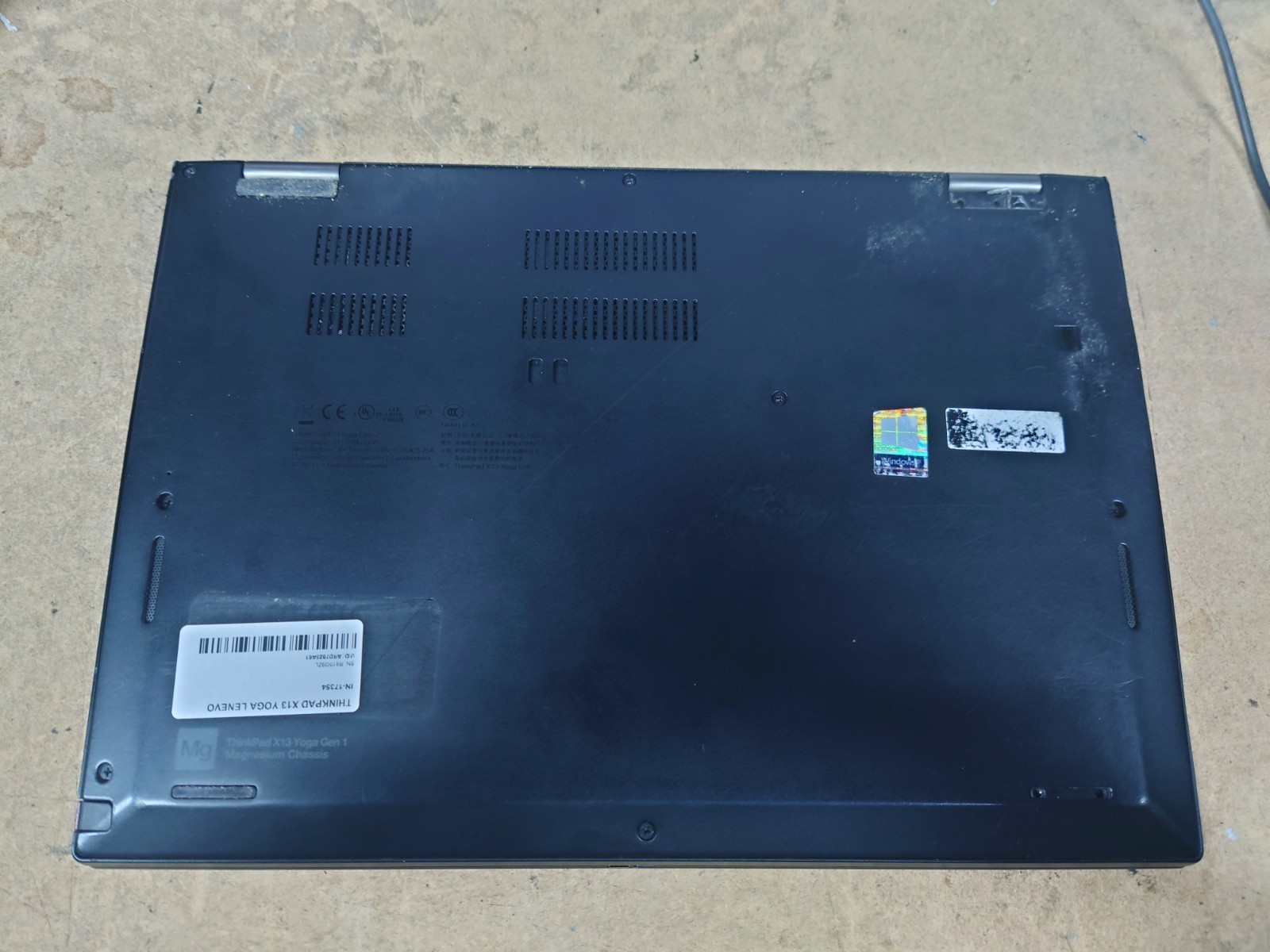 Lenovo ThinkPad X13 Yoga Gen1 13.3″ FHD Touch i7-10610U 16GB RAM 256GB SSD No OS