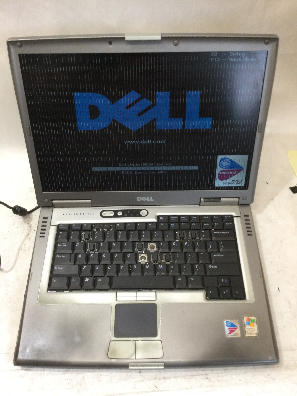 DELL LATITUDE D810 = FOR PARTS/POWERS ON- INTEL CENTRINO – READ DESCRIPTION – BB