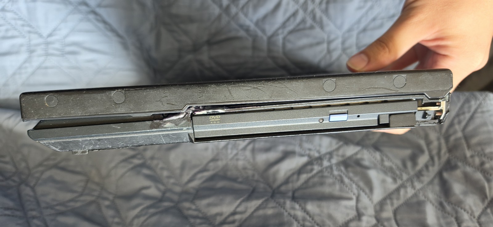 Vintage Retro IBM Thinkpad T20 Laptop Windows 2000 Serial CD Read Description
