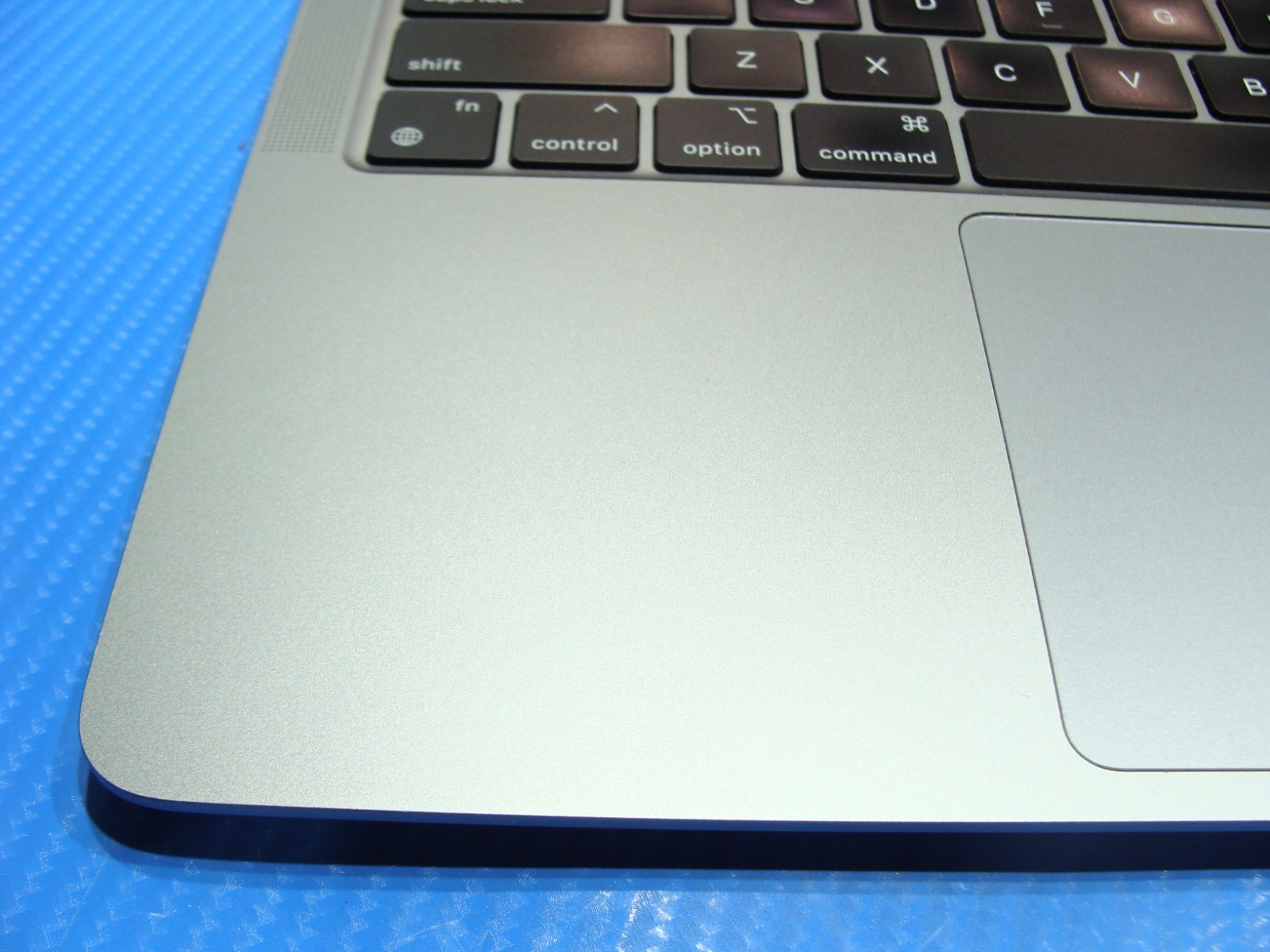 Apple MacBook Air A2337 MGN63LL/A 13.3″ M1 (2020) 8CPU/7GPU 8GB 128GB +Charger