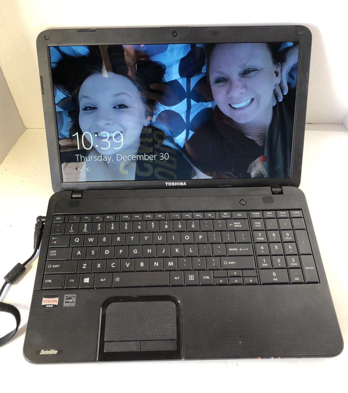 TOSHIBA SATELLITE C855D-S5315 PART NO PSCBQU-00F009 LAPTOP AS IS