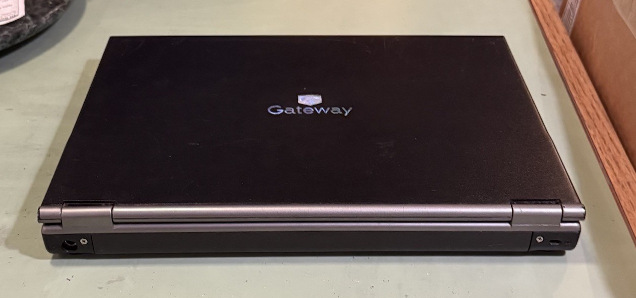 Gateway W340UA Laptop 15.4” Untested Windows Vista Era Notebook Parts Or Repair