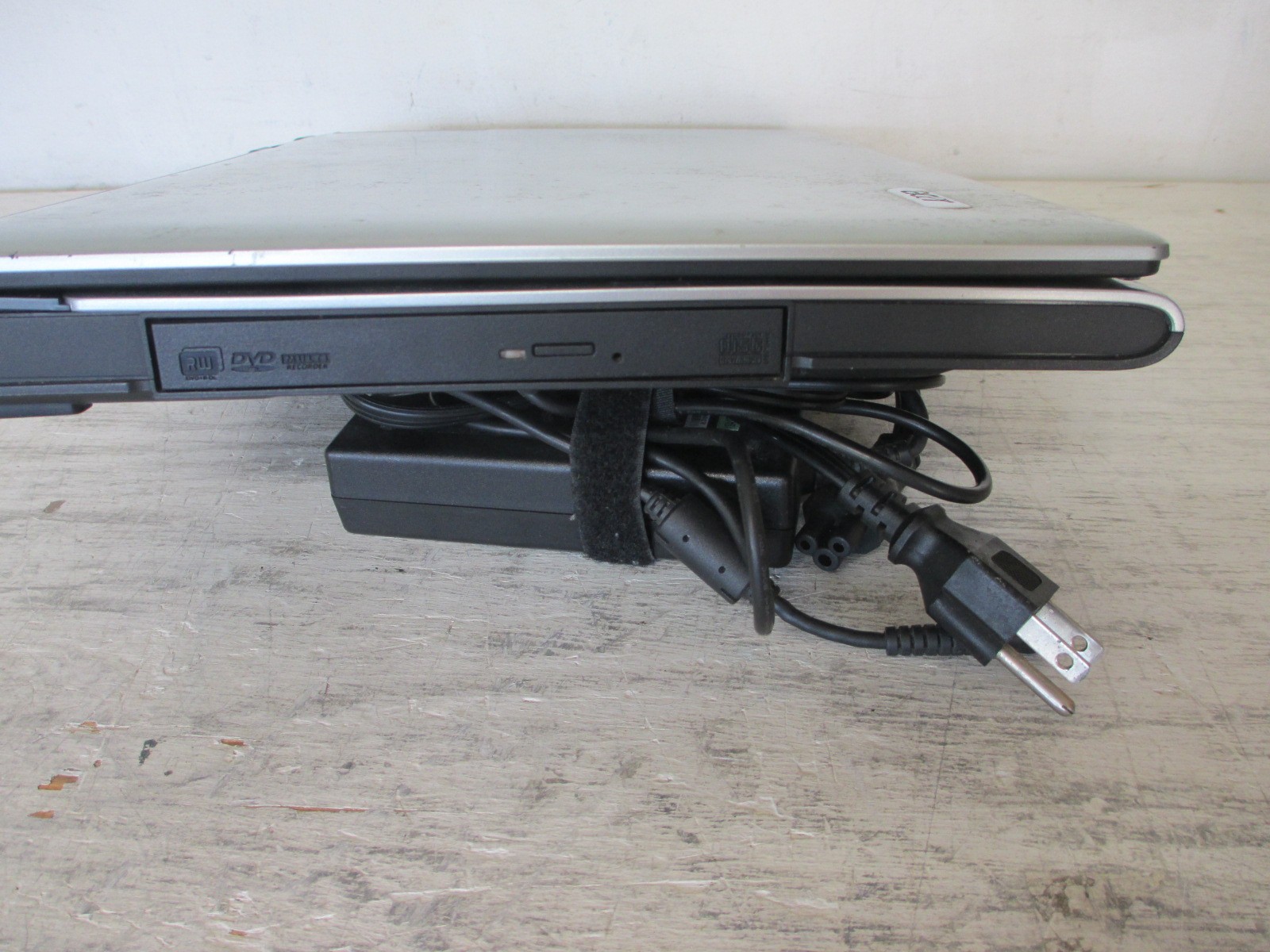 Acer Travelmate 4220AWLMI Laptop 1GB, Intel Solo 1.86GHz, NO HARD DRIVE, 4 PARTS
