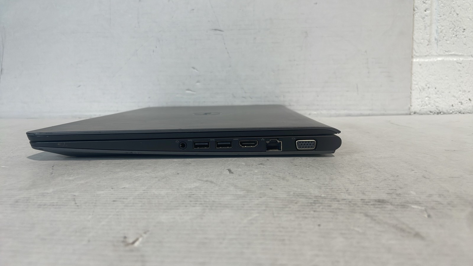 Dell Latitude 3550 P38F001 Intel Core i5 SN CW8MY32 15.6″ Laptop