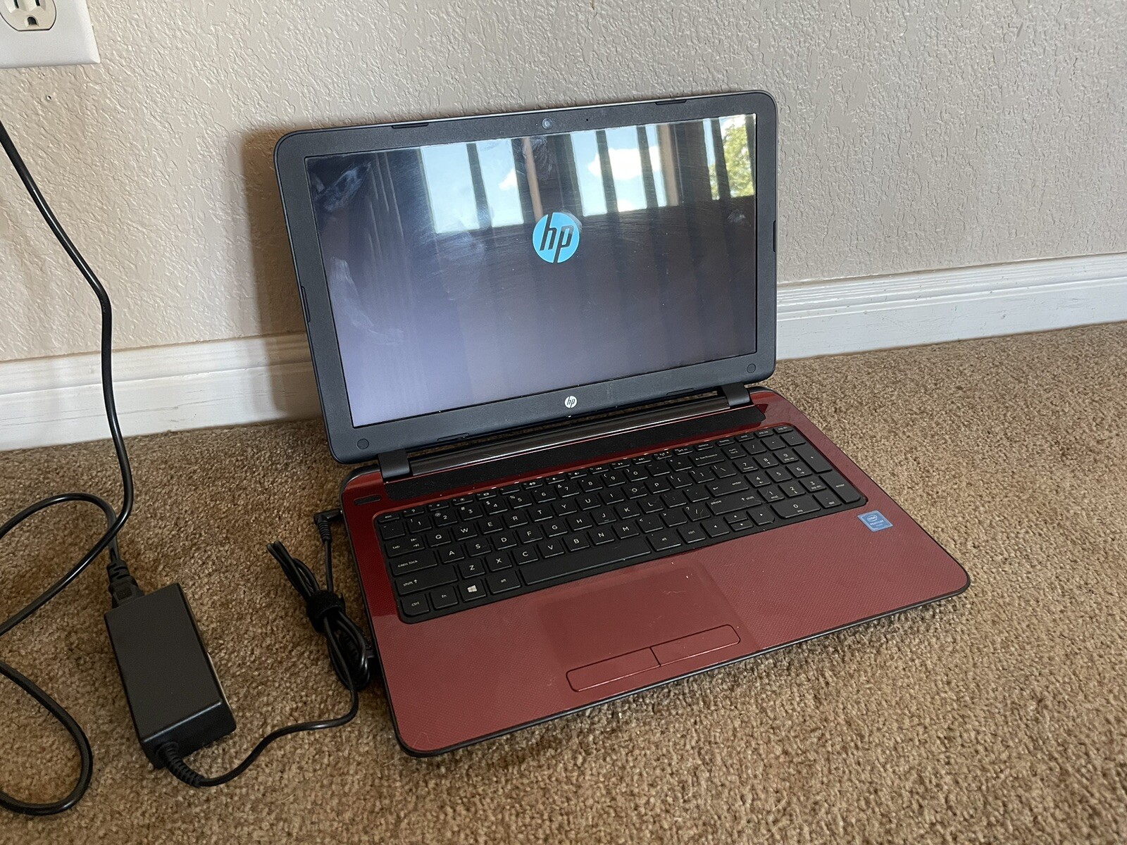 HP Pavillion Laptop 15-f200 Series (battery wont charge)