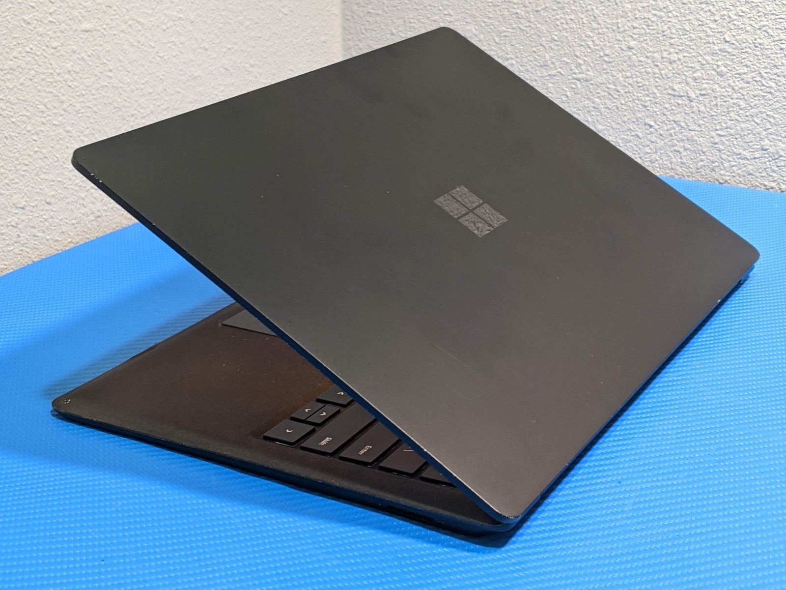 MS Surface Laptop 2 1769 13.5″ 2256×1504 i7-8650U 1.9GHz 8GB 256GB SSD AS-IS