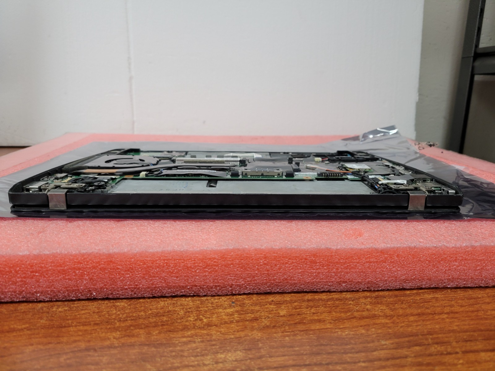 Lenovo ThinkPad T470S 14″ i5-7300U 4GB RAM *NO HDD/OS/COVER/BATT/AS IS* | LP522