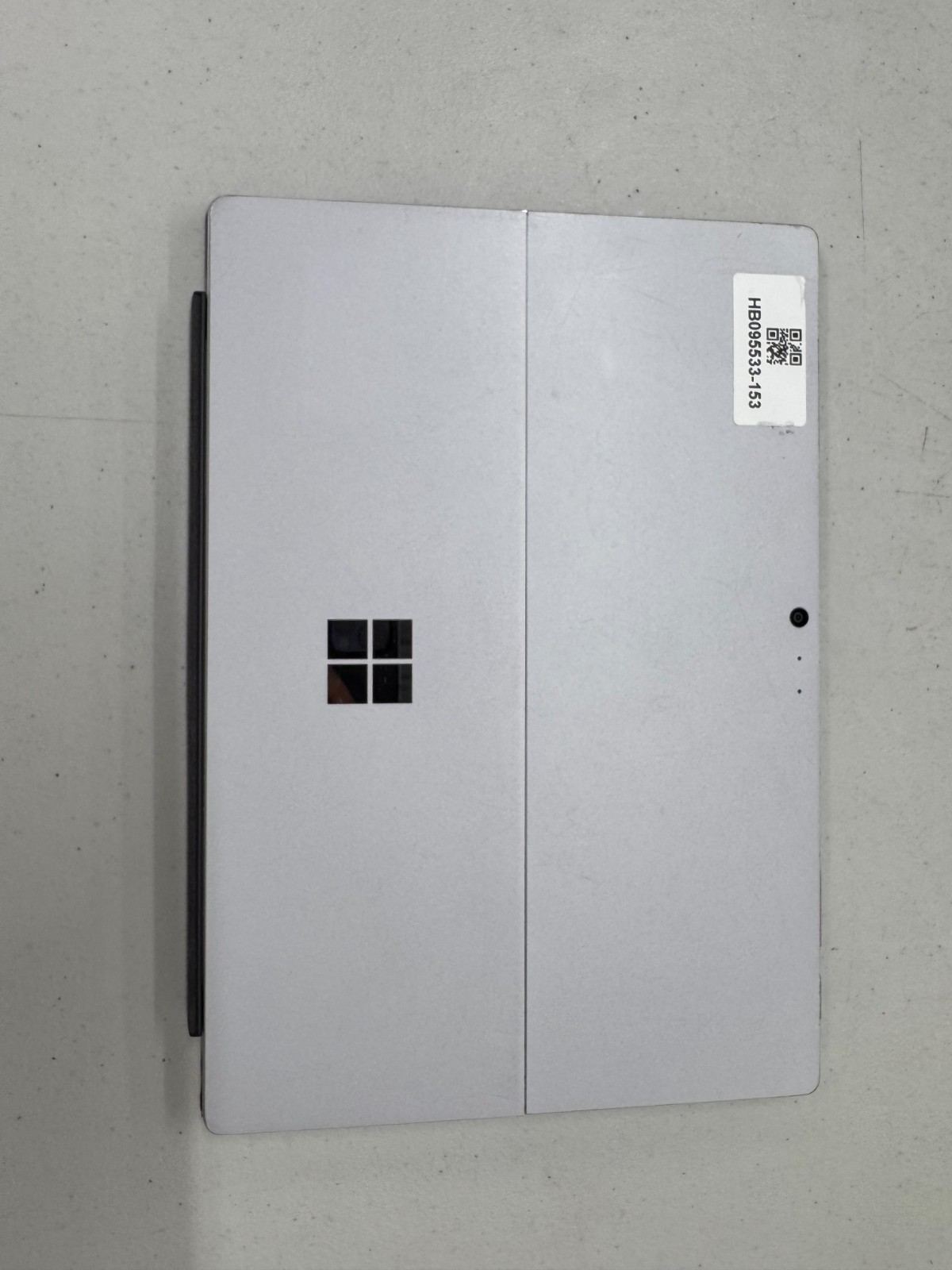 Microsoft Surface Pro M1796 5th Gen Intel Core i7-7660U 2.5GHz 8GBRAM 256GB SSD