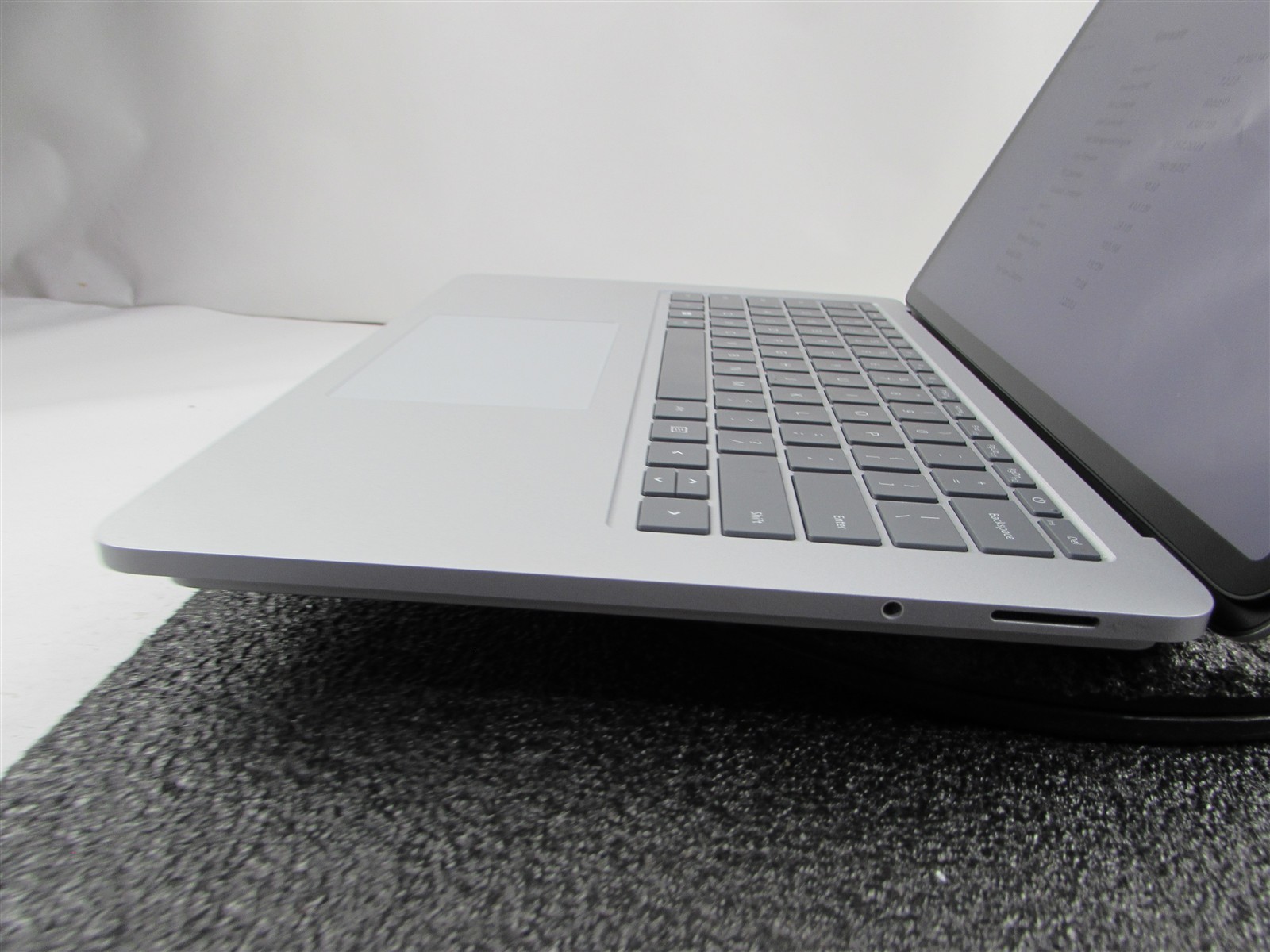 Microsoft Surface Laptop Studio 1964 i7-11370H 1TB SSD 32GB RTX A2000 *No A/C*