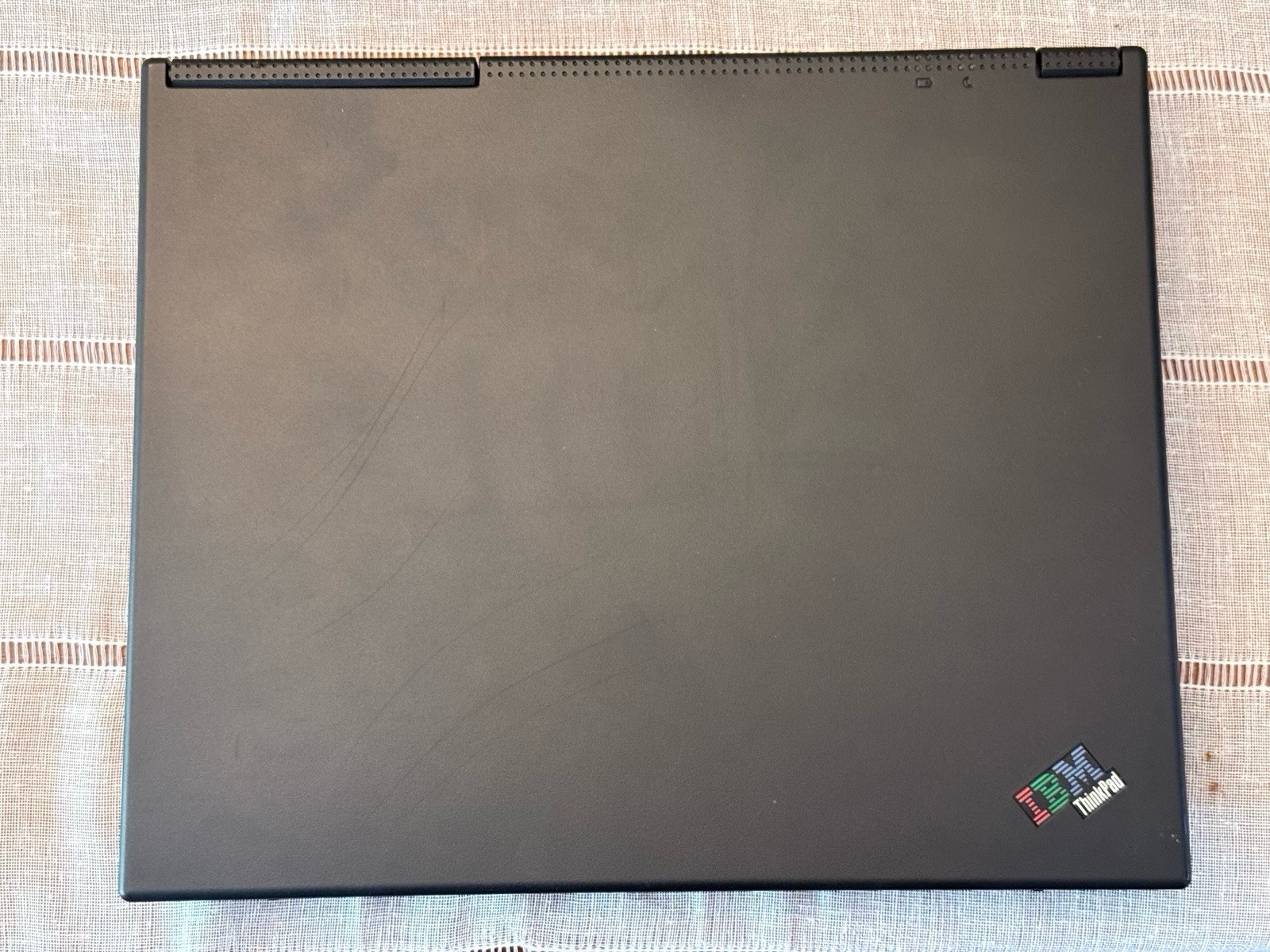 IBM ThinkPad i Series 2621-460 Laptop – Floppy, Serial, CD, BOOTS, BAD HDD