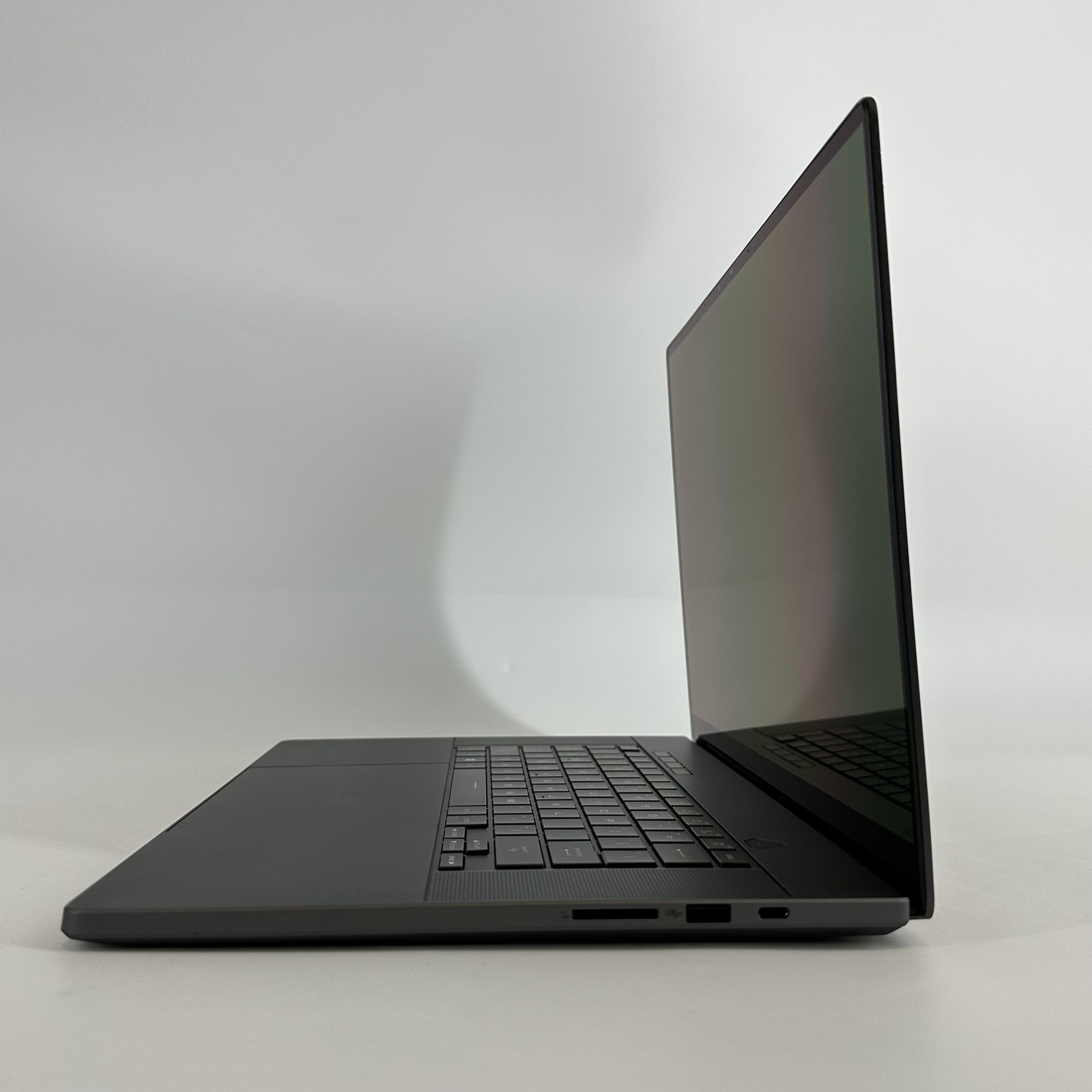 Asus ROG Zephyrus G16 GU605 QHD+ 2.5 GHz Ultra 9 185H 32GB 2TB SSD RTX 4080