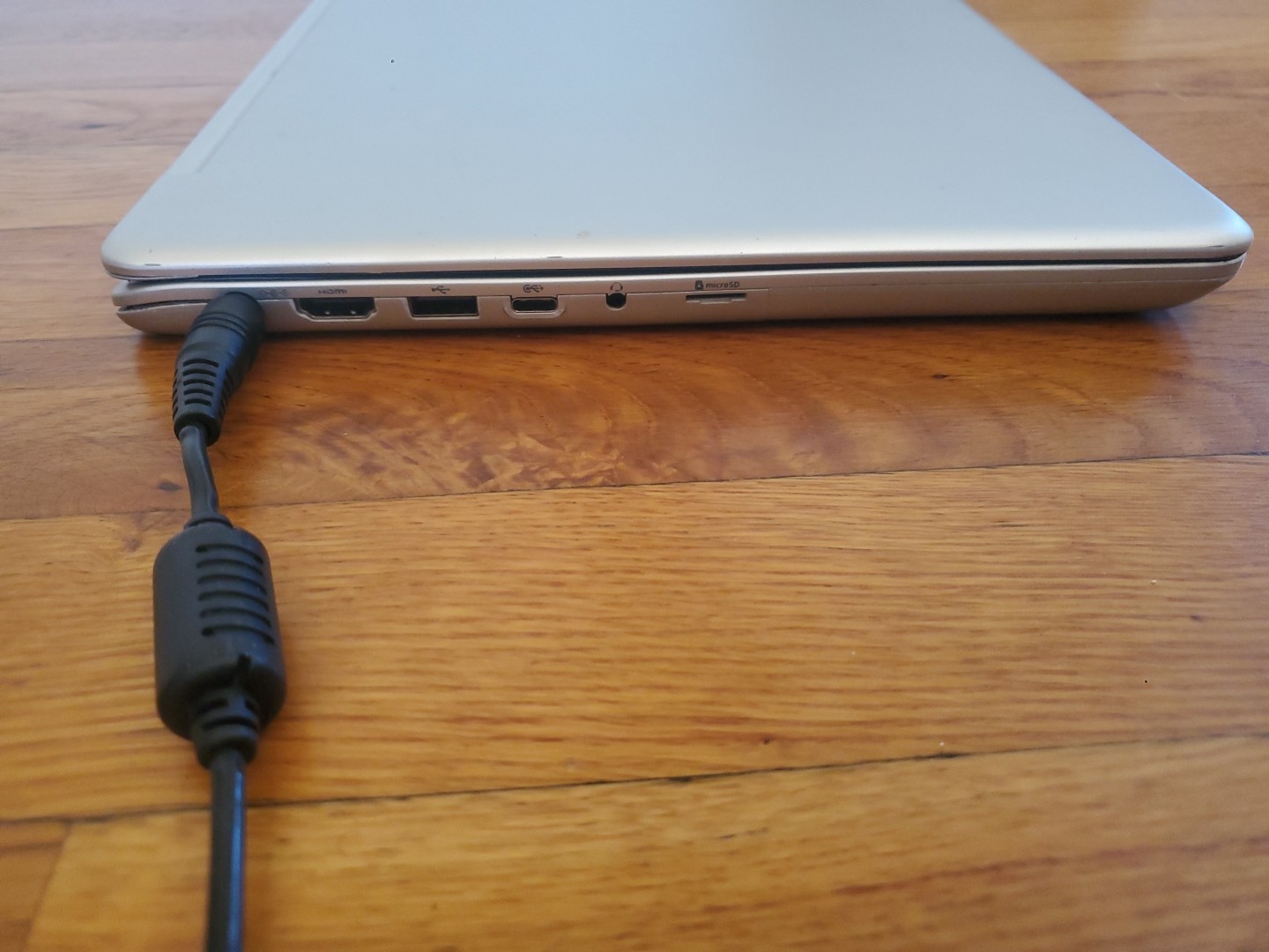 Samsung Notebook 7 Spin 13.3″ Touch Laptop (Intel i5 12 GB RAM) NP740U3M