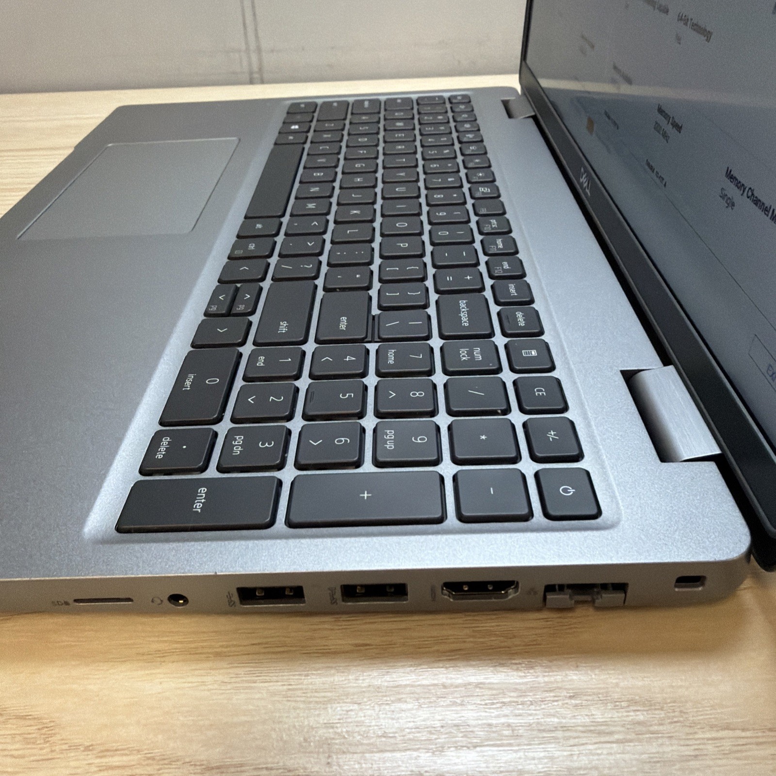 Dell Latitude 5520 i5-1145G7 16GB 512GB SSD 15″ FHD Win11 – Some Scratches
