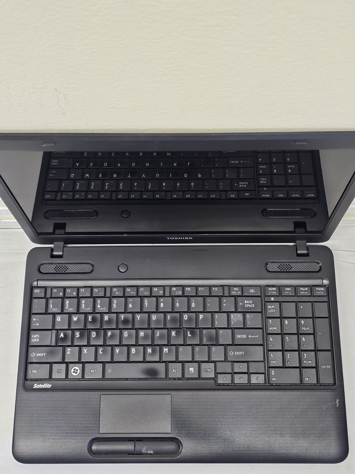 Toshiba Satellite C655-S5049 Laptop – Intel Celeron 900 – 2GB RAM – Parts – READ