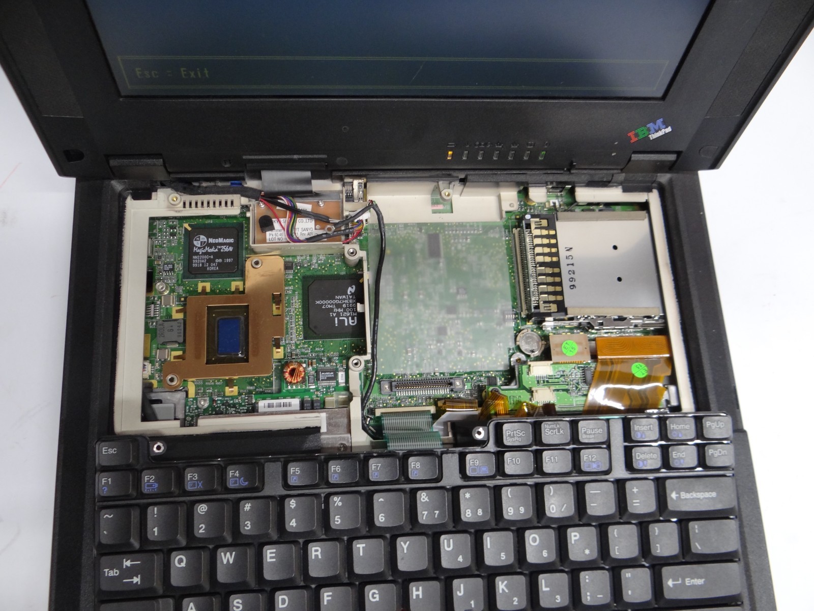 Rare IBM 2611-412 Laptop Floppy Serial Port Boots to BIOS No HDD Pentium Win 98