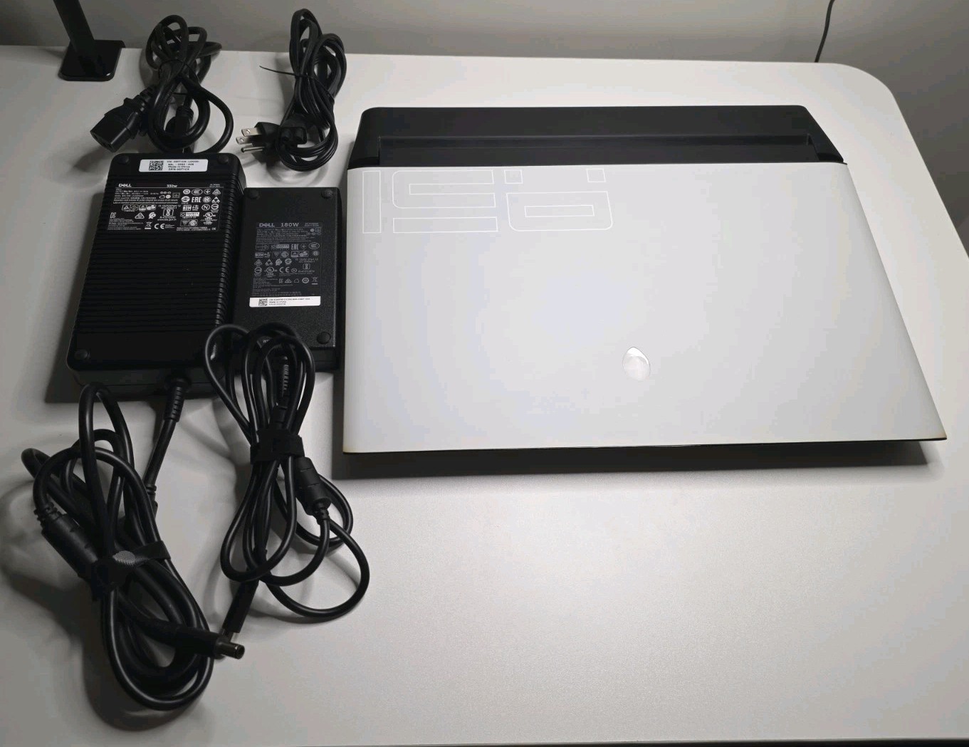 Alienware Area-51m Laptop, RTX 2080, i7-9700K, 16GB RAM, 512GB SSD + 1TB HDD