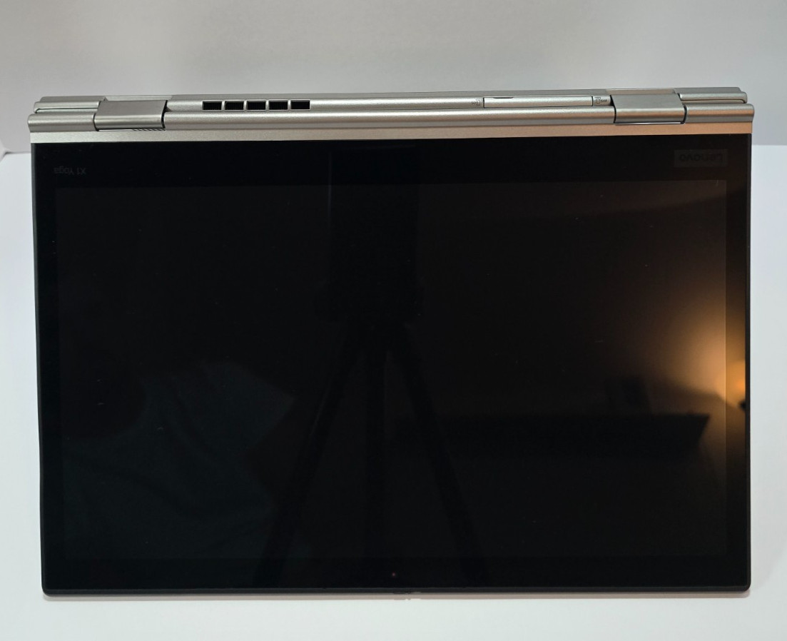 Lenovo ThinkPad X1 Yoga 3rd Gen i7-8650U, 16GB RAM, 256GB NVMe SSD, Charger