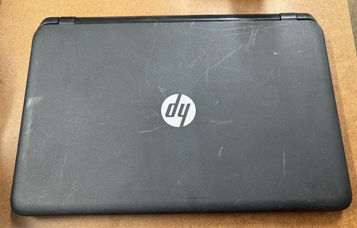 HP AMD A8-7410 APU@2.2GHz 8GB 256GB SSD AMD Radeon R5 DVDRW Windows 10 Home