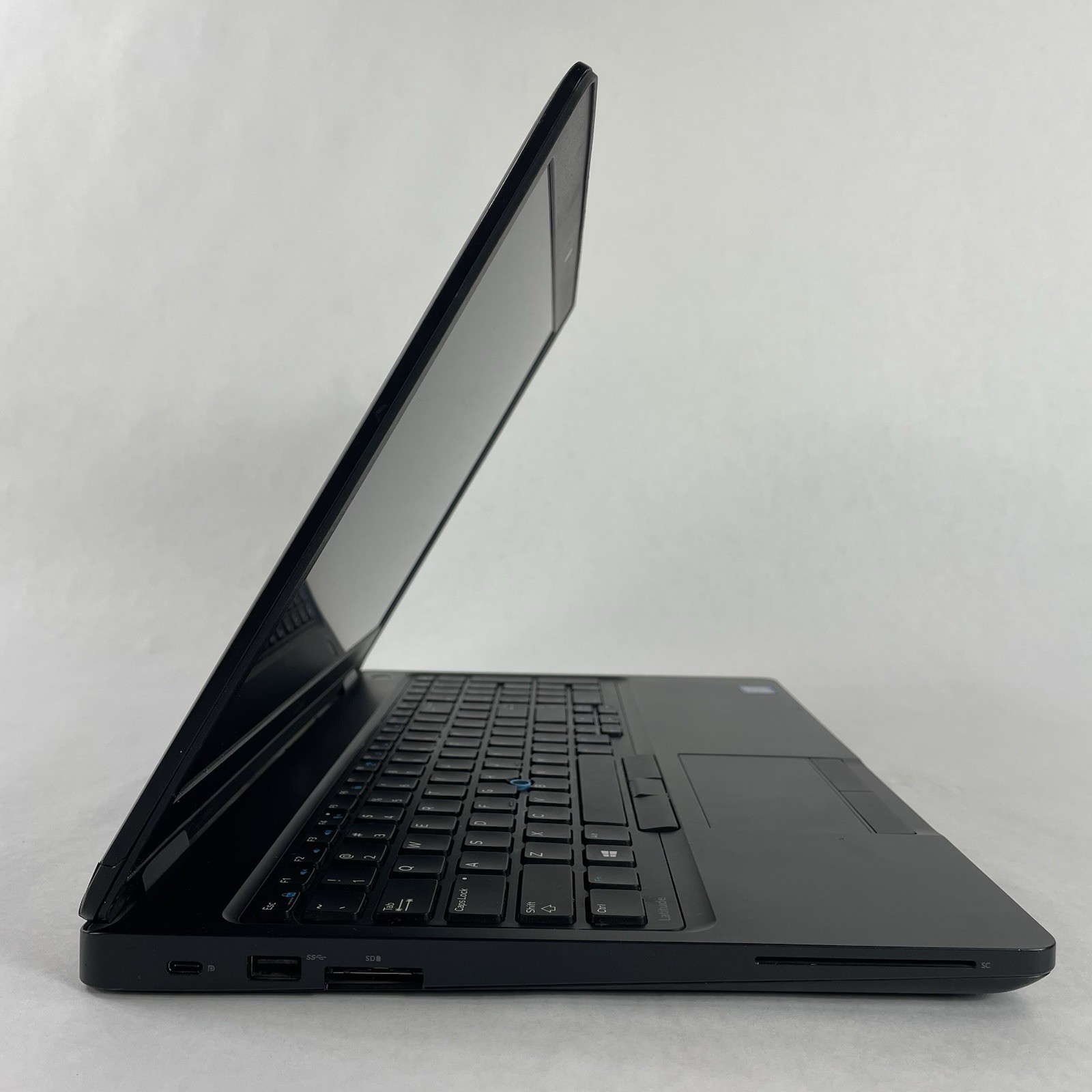 Dell Latitude 5580 15.6″ i5-7300U 2.60 GHz 8 GB RAM No SSD/OS/Batt – Bad Corner