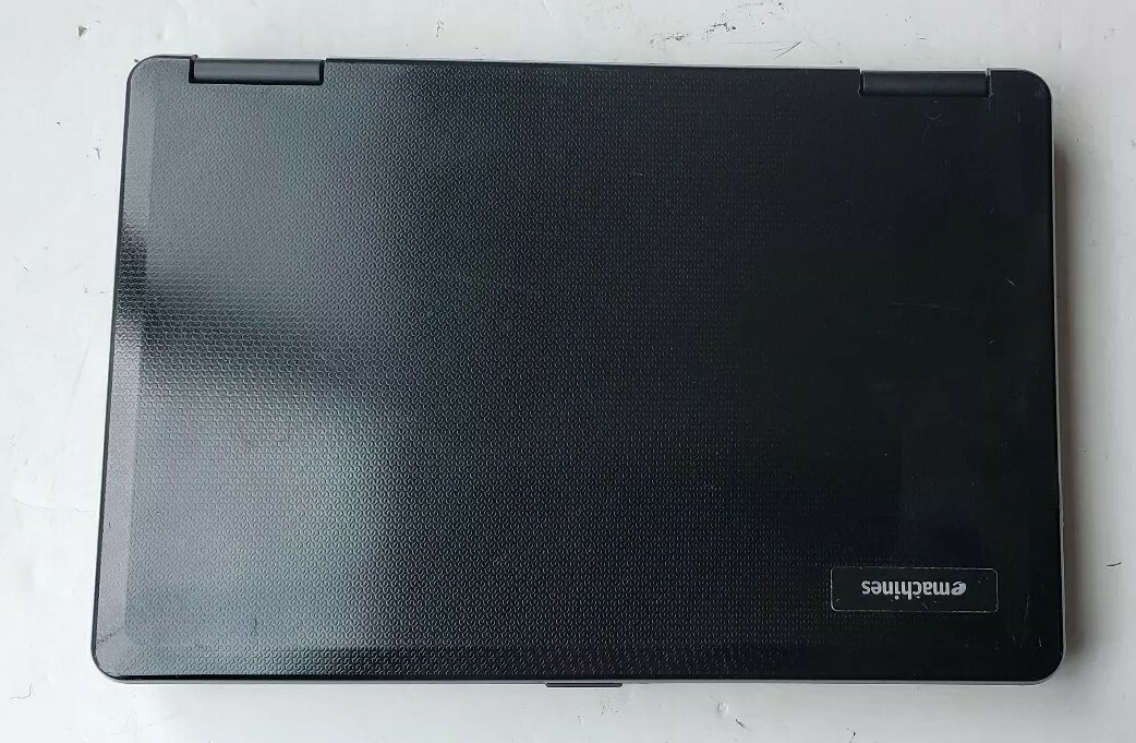 emachines E527 Intel Celeron CPU 900 @ 2.20GHz 3GB RAM 160GB HDD wifi Linux Mint