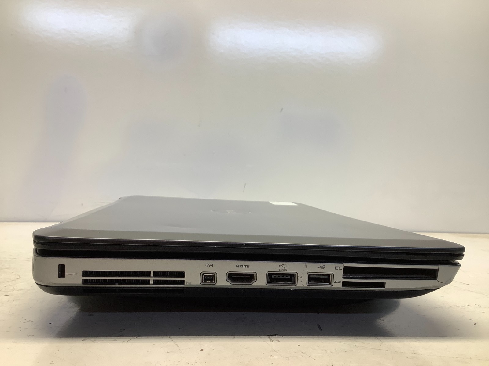 Dell Latitude E5520 Intel i3-2330M 2.2GHz 4 GB NO HDD/Battery