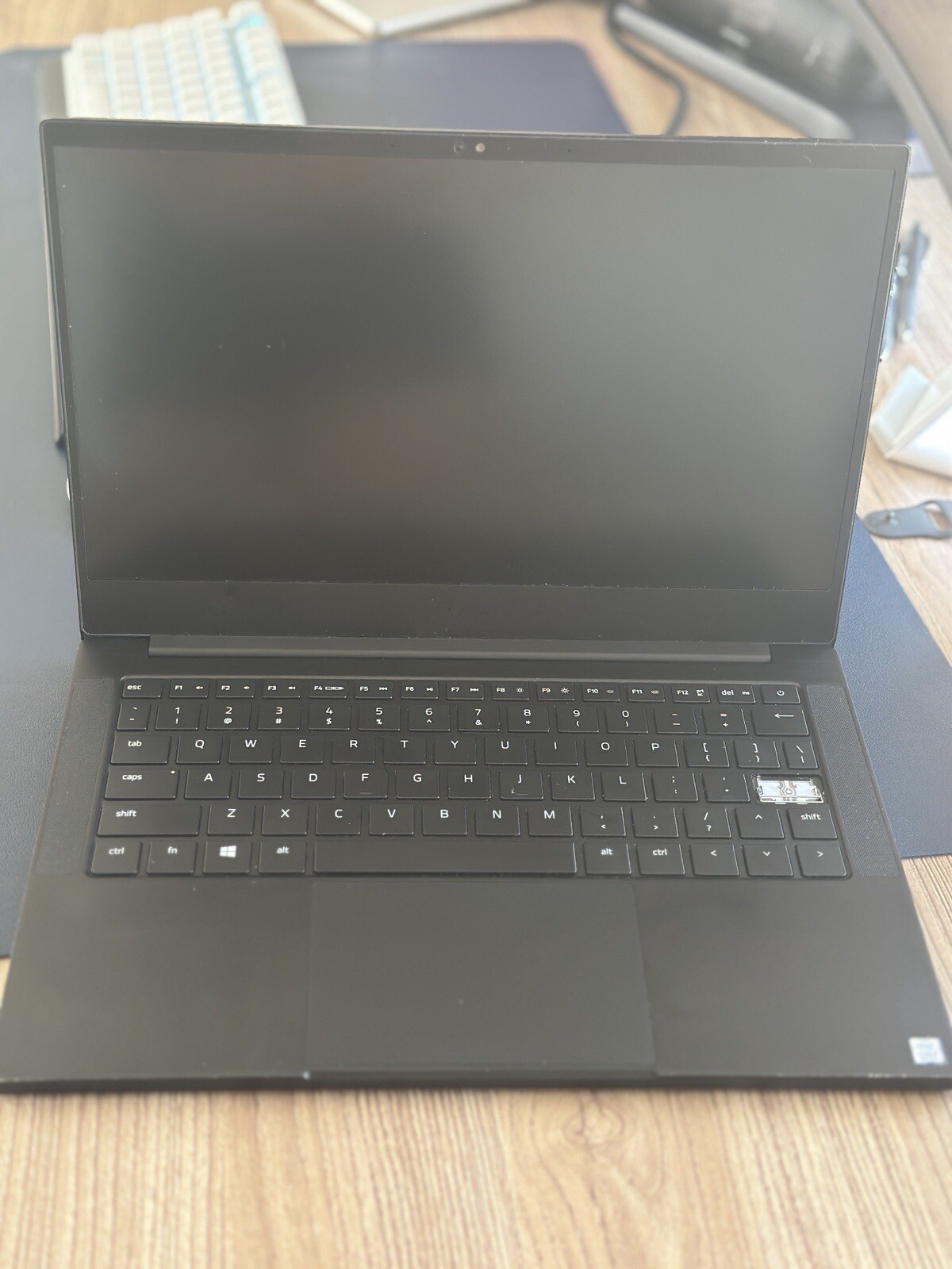 Razer Blade Stealth 13 RZ09-02812E71 i7-8565U 1.8GHz 16GB 256GB SSD NVIDIA MX150