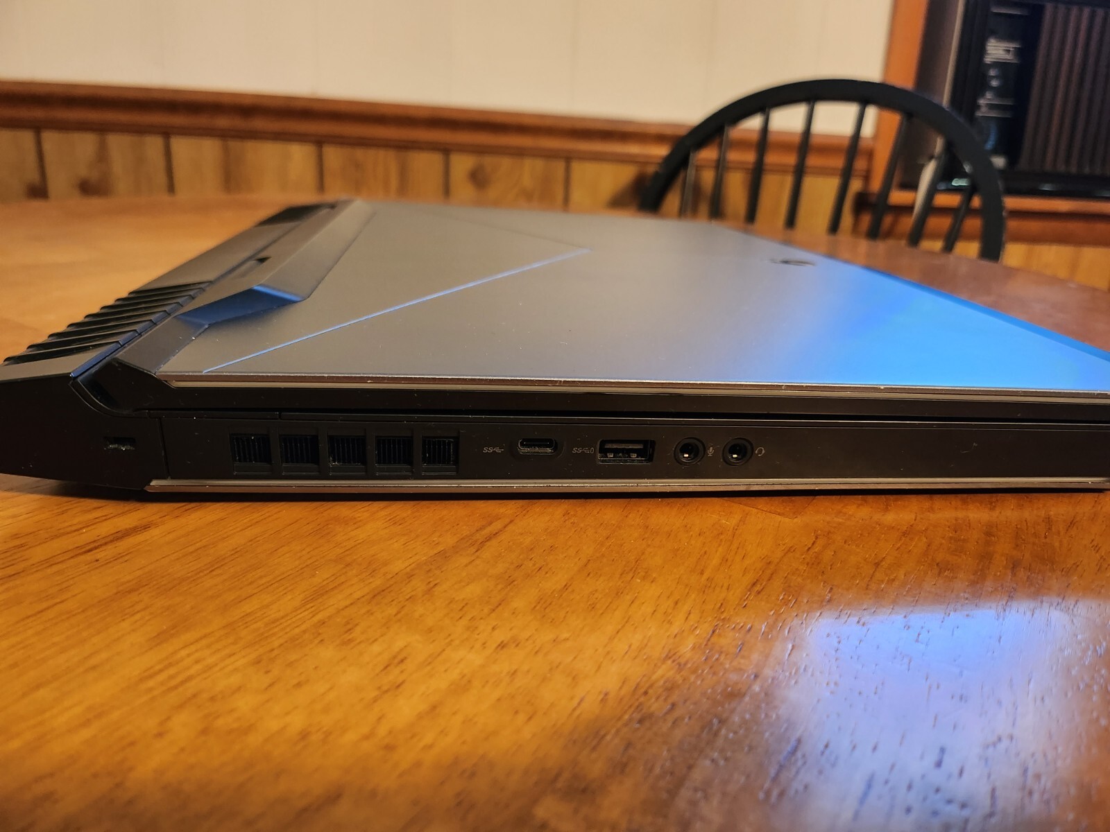 Alienware 17 R4 17″ Gaming Laptop i7-7700HQ 256gb SSD 8GB RAM GTX 1060 (A7517)