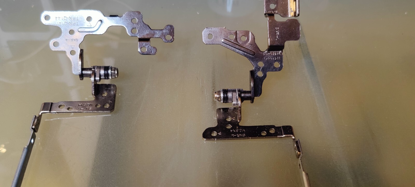HP 17-P 17-F HINGES HINGES FBY17015010 FBY17012010