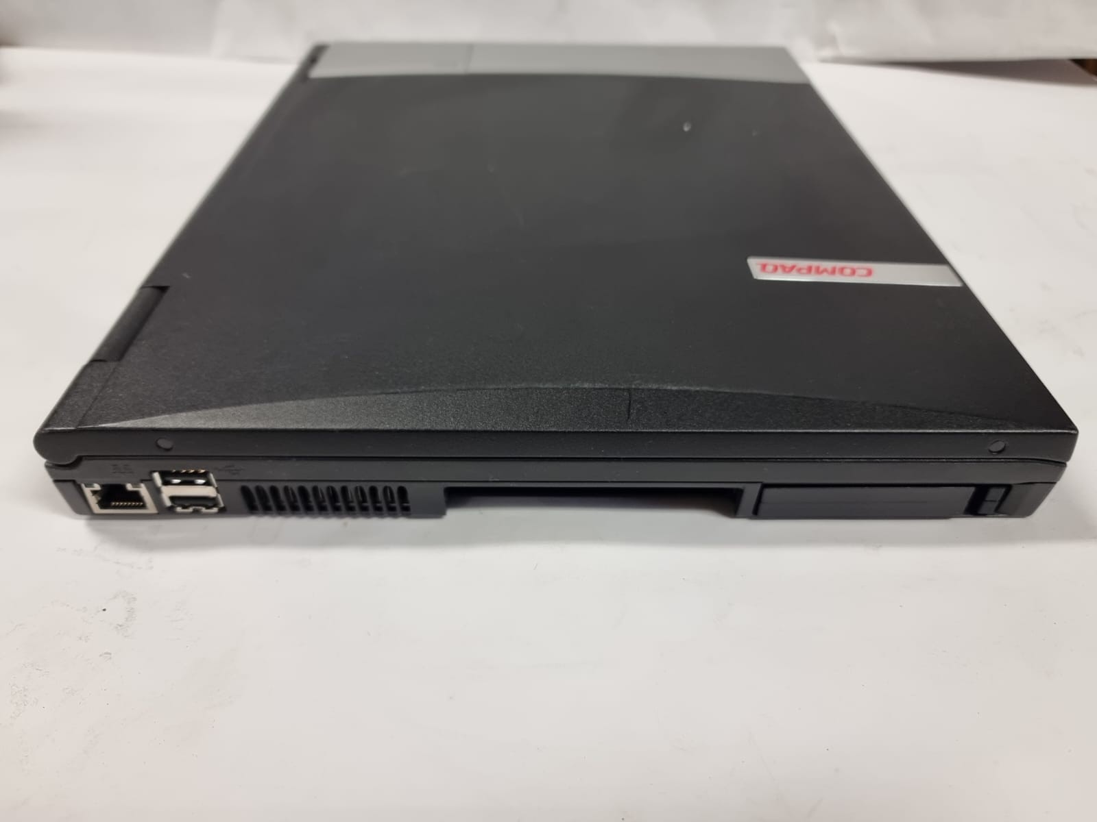 Compaq Evo N600C Intel Pentium III-M 1066MHz 256 MB NO HDD / Vintage / Untested