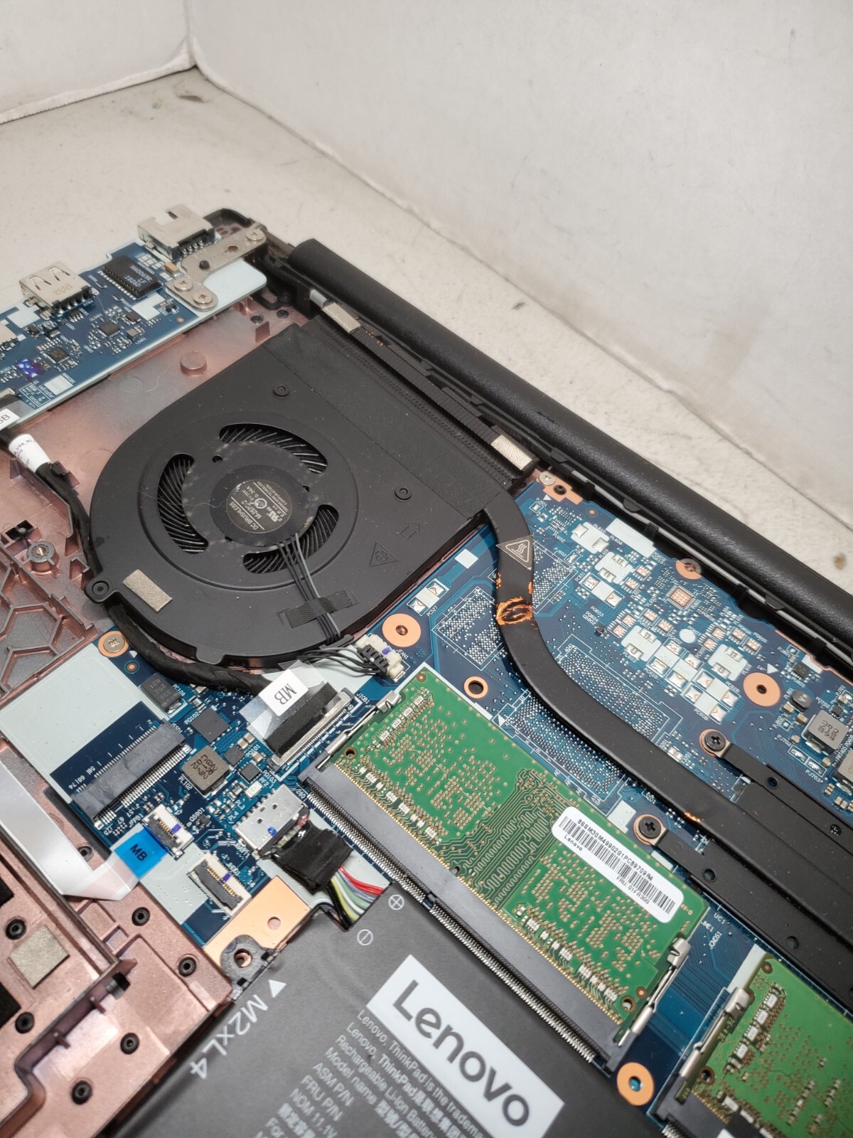 Lenovo ThinkPad E580 15.6″ i5-7200U 2.5GHz 8GB RAM No SSD/HDD/OS/BACK-COVER! #69