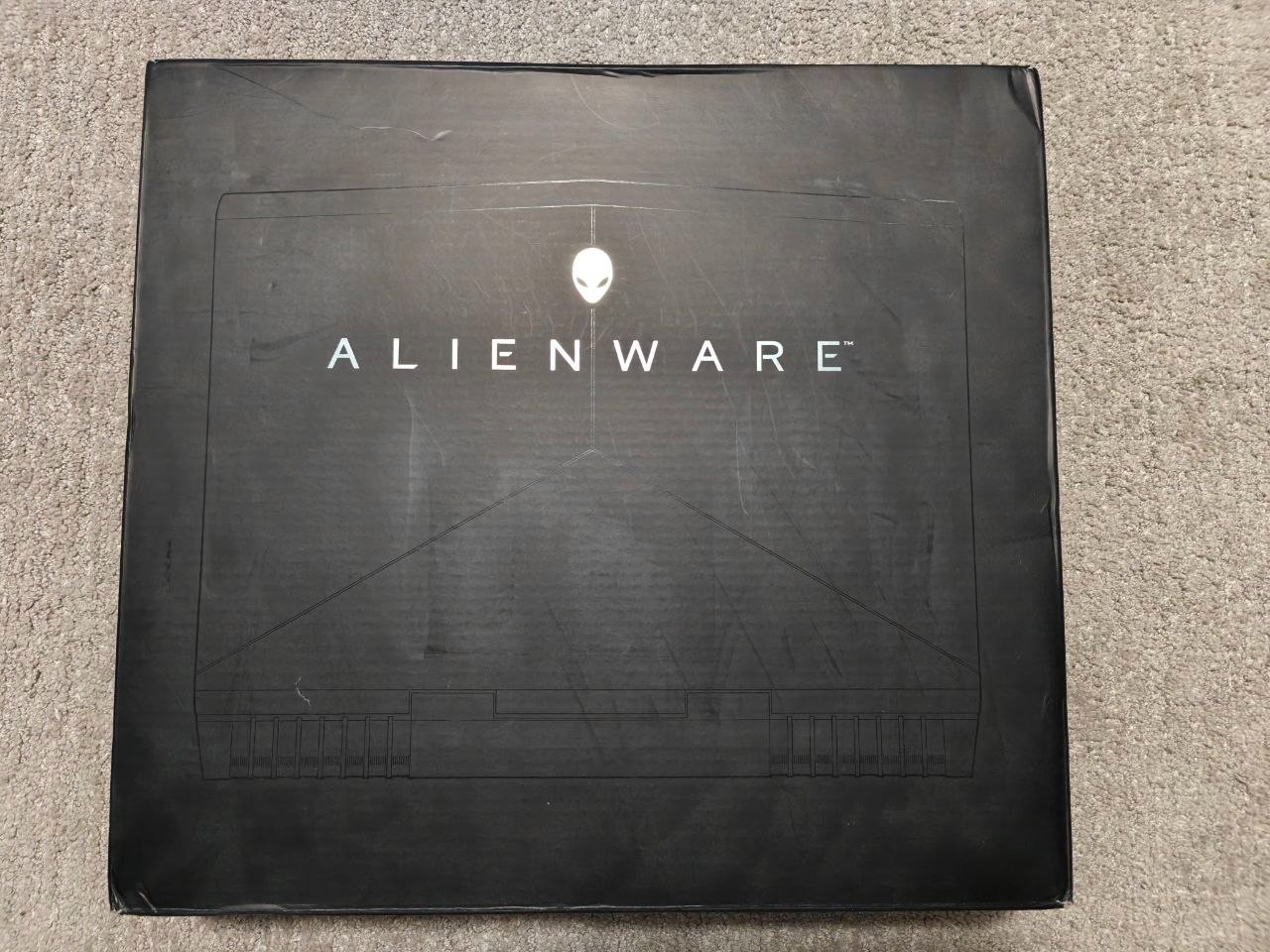 Dell Alienware 15 R3 Intel i7-6700HQ 16GB RAM, 128GB SSD + 1TB HDD, GTX1060 6GB