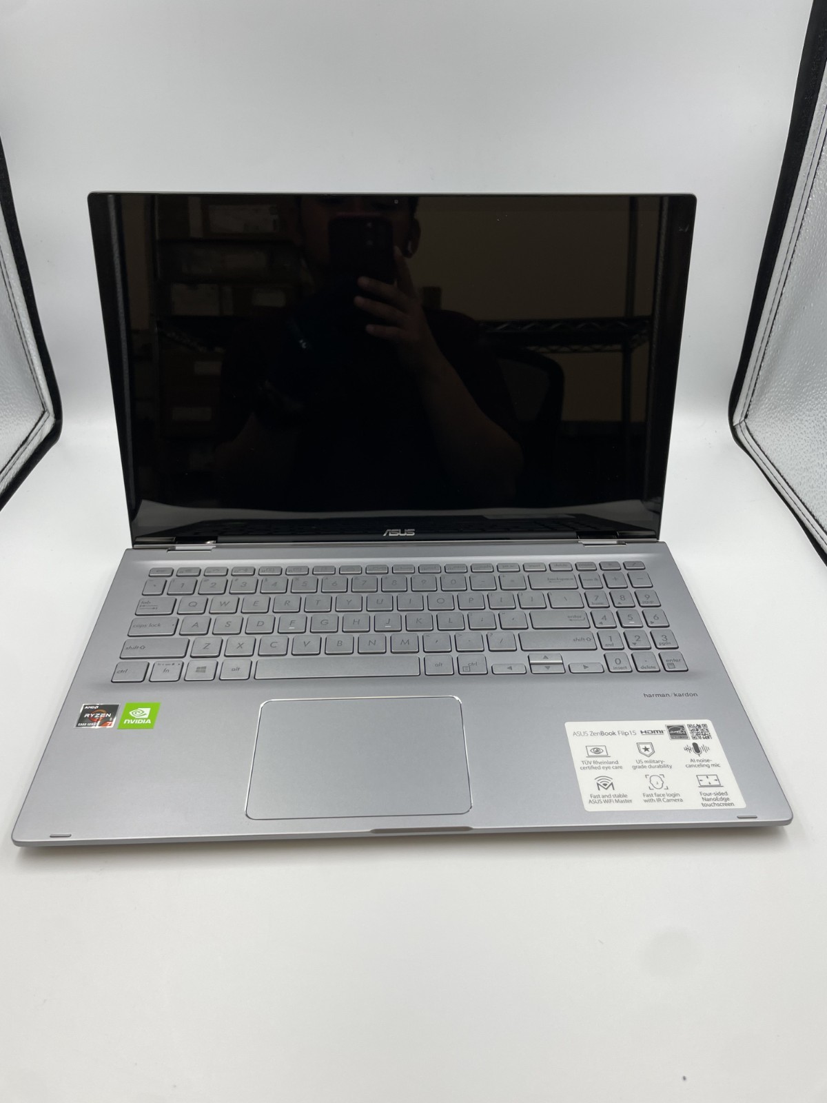 Asus Zenbook 15.6 FHD Touchscreen Laptop Ryzen7 5700U, 8GB RAM, 256GB SSD Silver