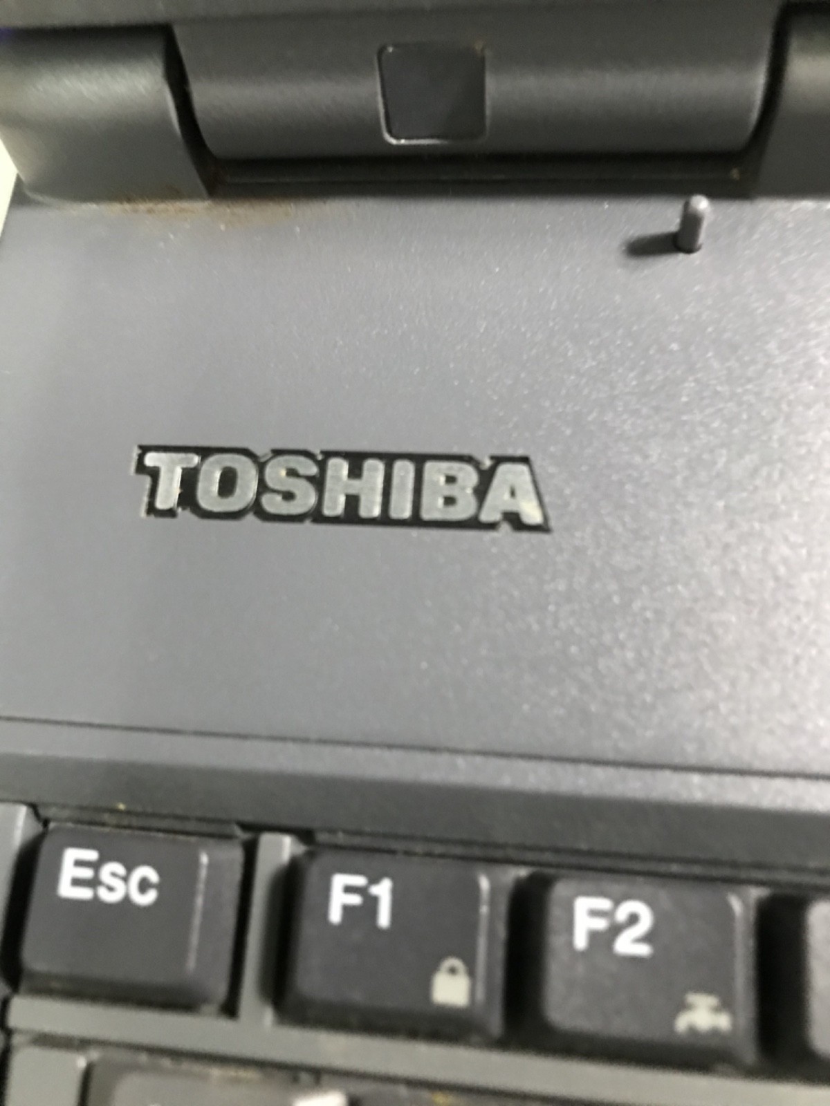 TOSHIBA TECRA 8000 WITH ADAPTER AND PORT REPRICATOR