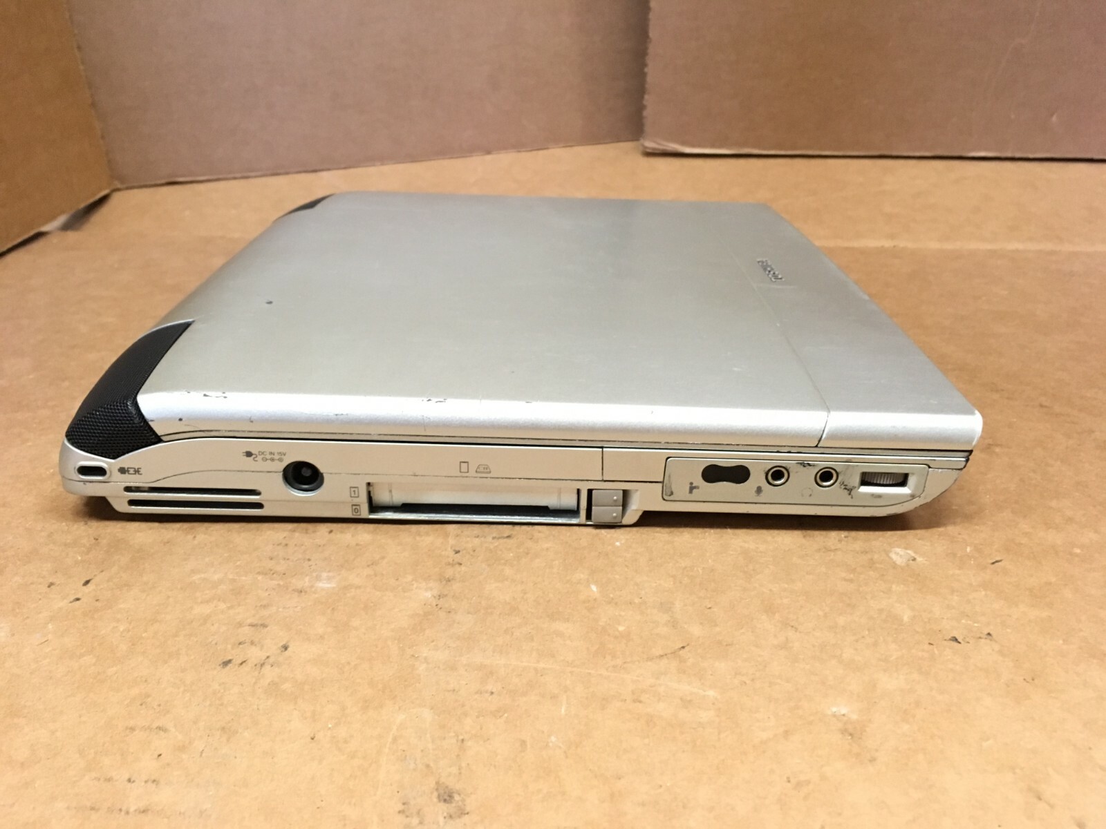 Toshiba Portege M100 PENTIUM M 1.2GHz 256MB RAM 20GB HDD WINDOWS XP WIFI DVD