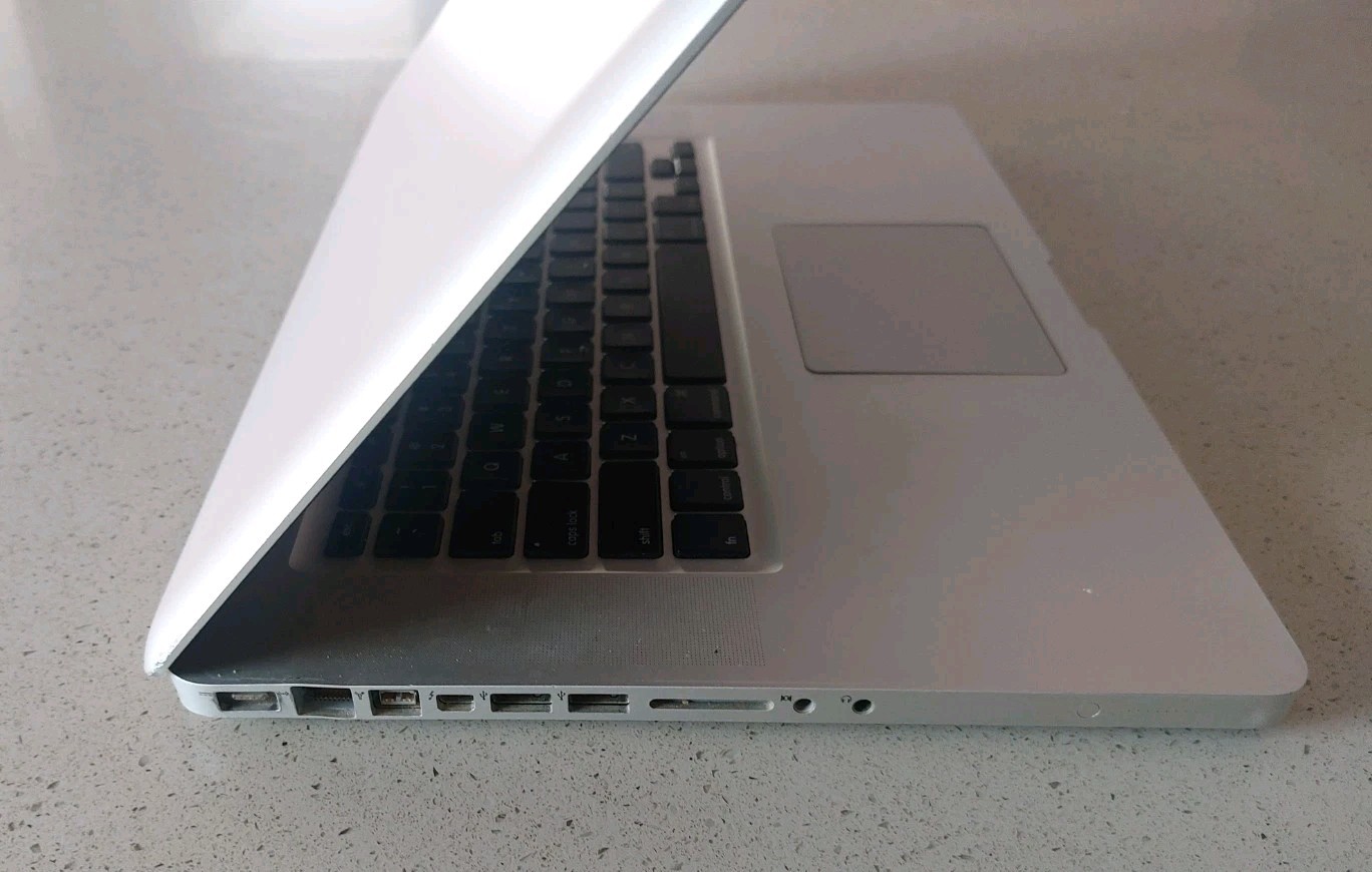 Apple MacBook Pro | A1286 | 2011 | 15.4″ i7-2675QM | 4GBRAM | 500GB | Parts Only