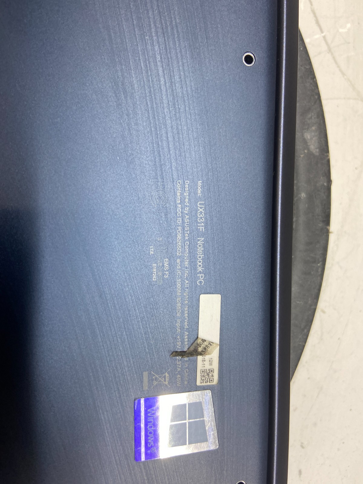 Asus Zenbook UX331F Intel Core i7-8565u 1.8GHz 8GB NO HDD READ