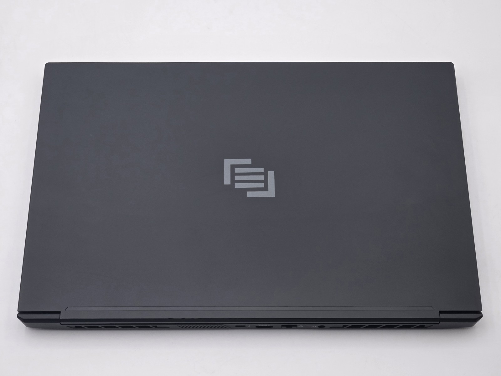 MainGear Element 3 17″ FHD I7-10875H 1TB SSD 32GB W11P GeForce RTX 2070 Super