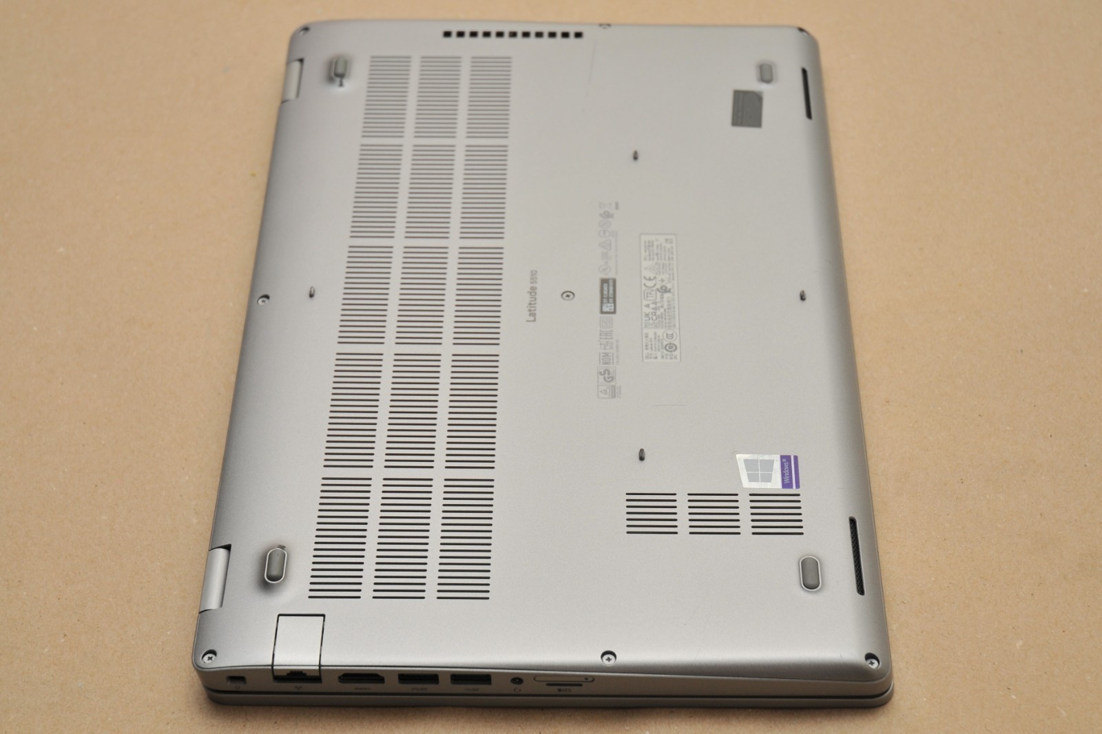 Dell Latitude 5510 Core i7-10610U Intel UHD Graphics 256GB NVMe 24GB RAM Win 11