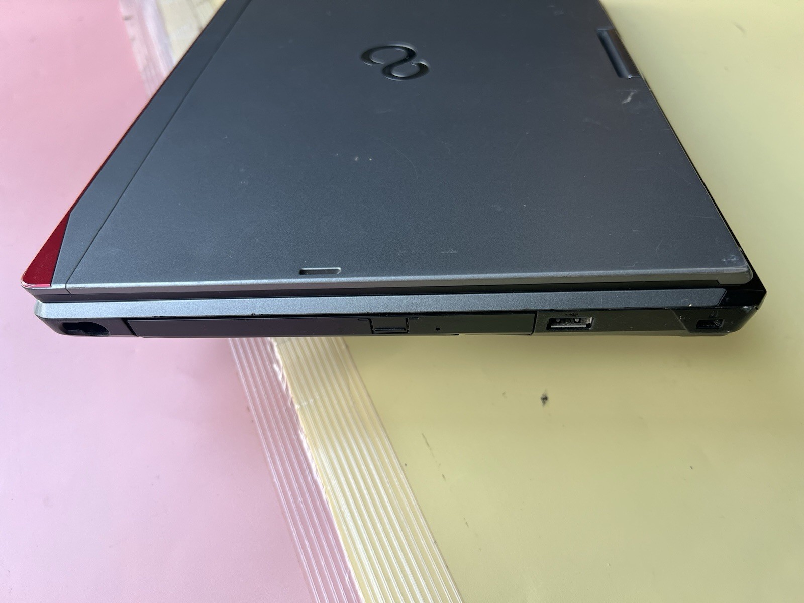 FUJITSU LIFEBOOK T725 (2 IN 1) Core i5-5300U 8GB 128GB SSD HDMI TOUCH BLUETOOOTH