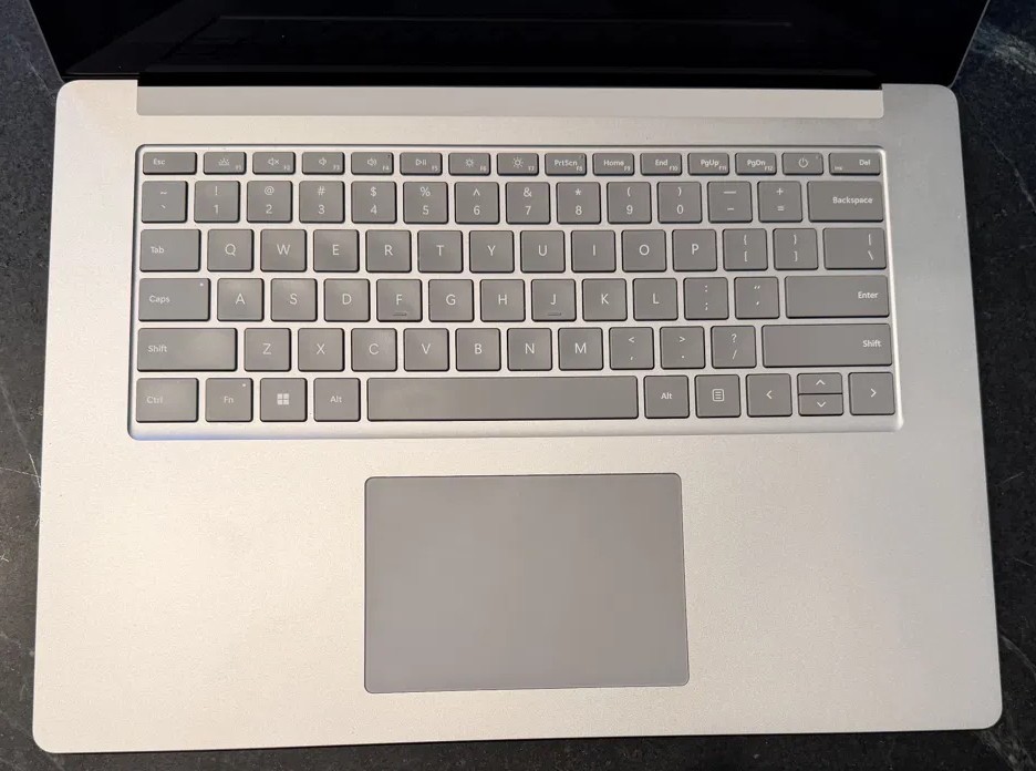 Microsoft Surface Laptop 5 15″ Touchscreen i7-1255U 12th Gen 8GB 256GB SSD Win11