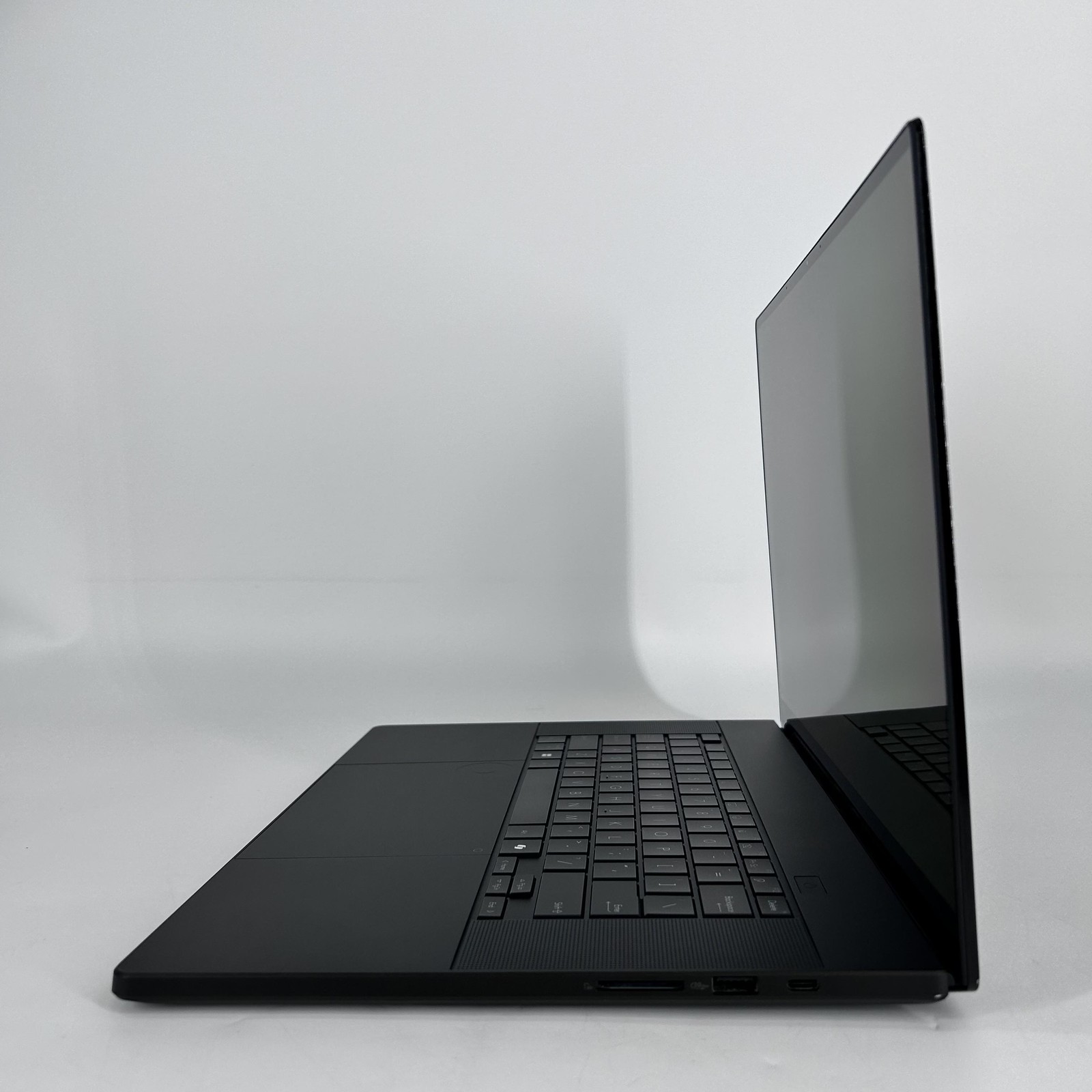 Asus ProArt P16 UHD+ TOUCH 2.0 GHz Ryzen AI 9 HX 370 32GB 2TB SSD RTX 4070 Good