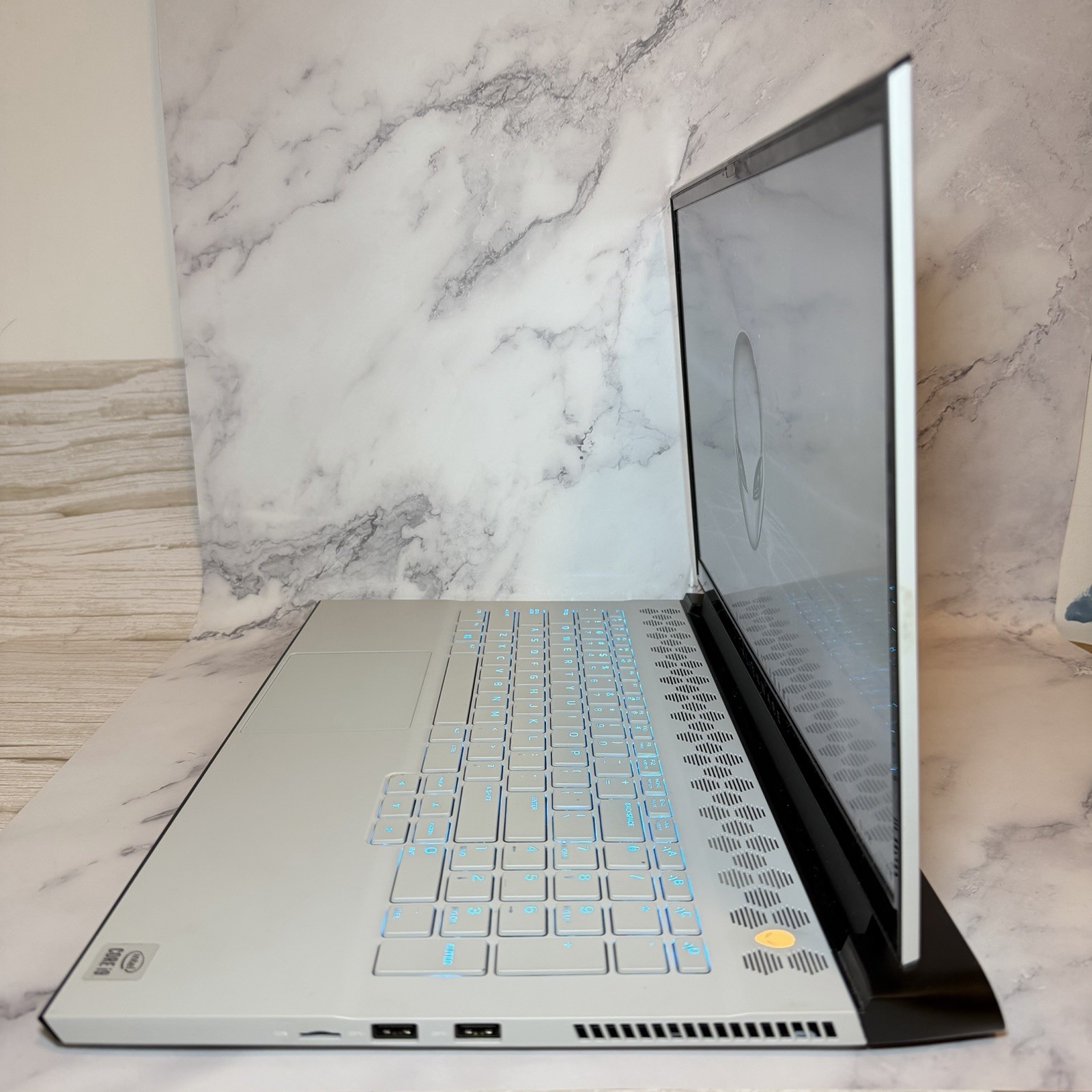 ALIENWARE M17 R3 i9-10980HK 32GB RAM 2TB SSD NVIDIA RTX 2070 SUPER Gaming Laptop