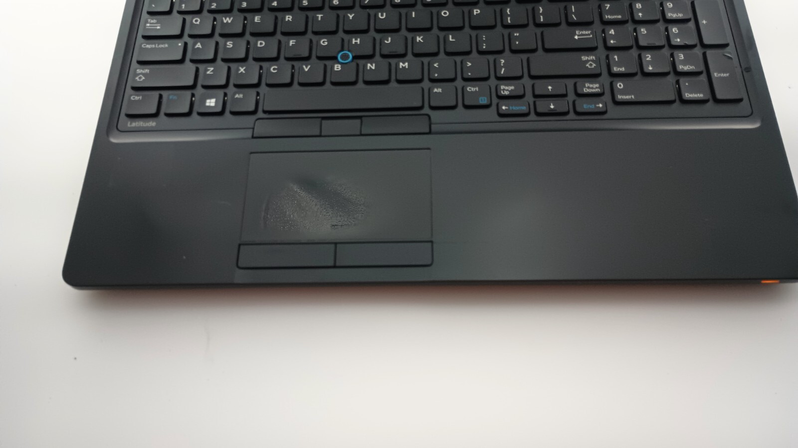 3052 Latitude5580 w/charger.i5-6440HQ(4 cores).8GB.128GB M.2.15.6″.W11